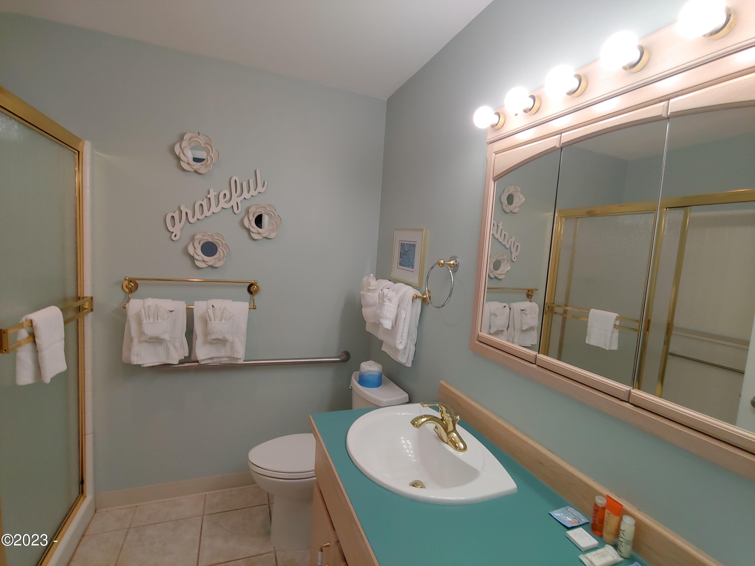 1000 SE Bay Boulevard, 425-426