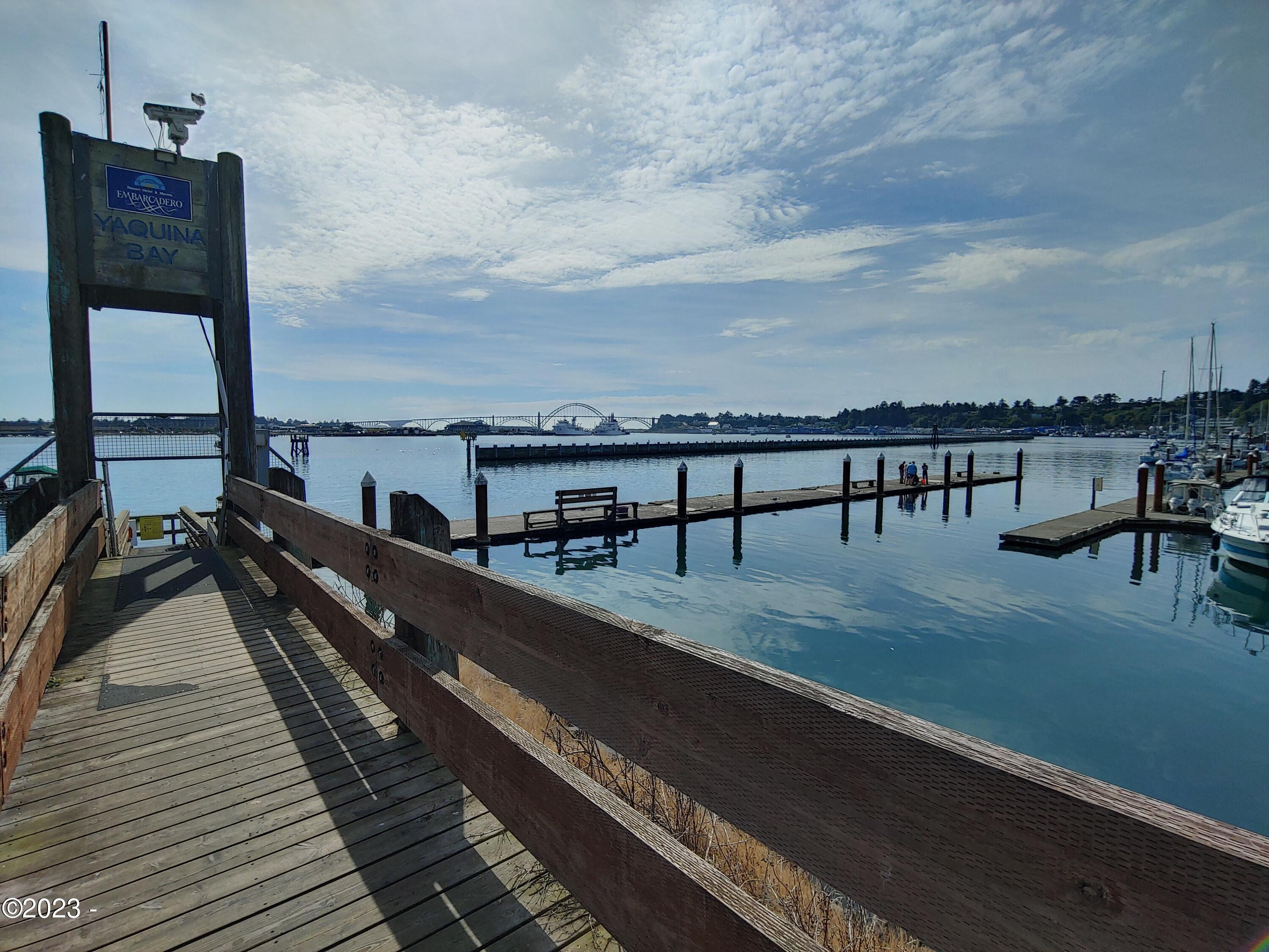 1000 SE Bay Boulevard, 425-426