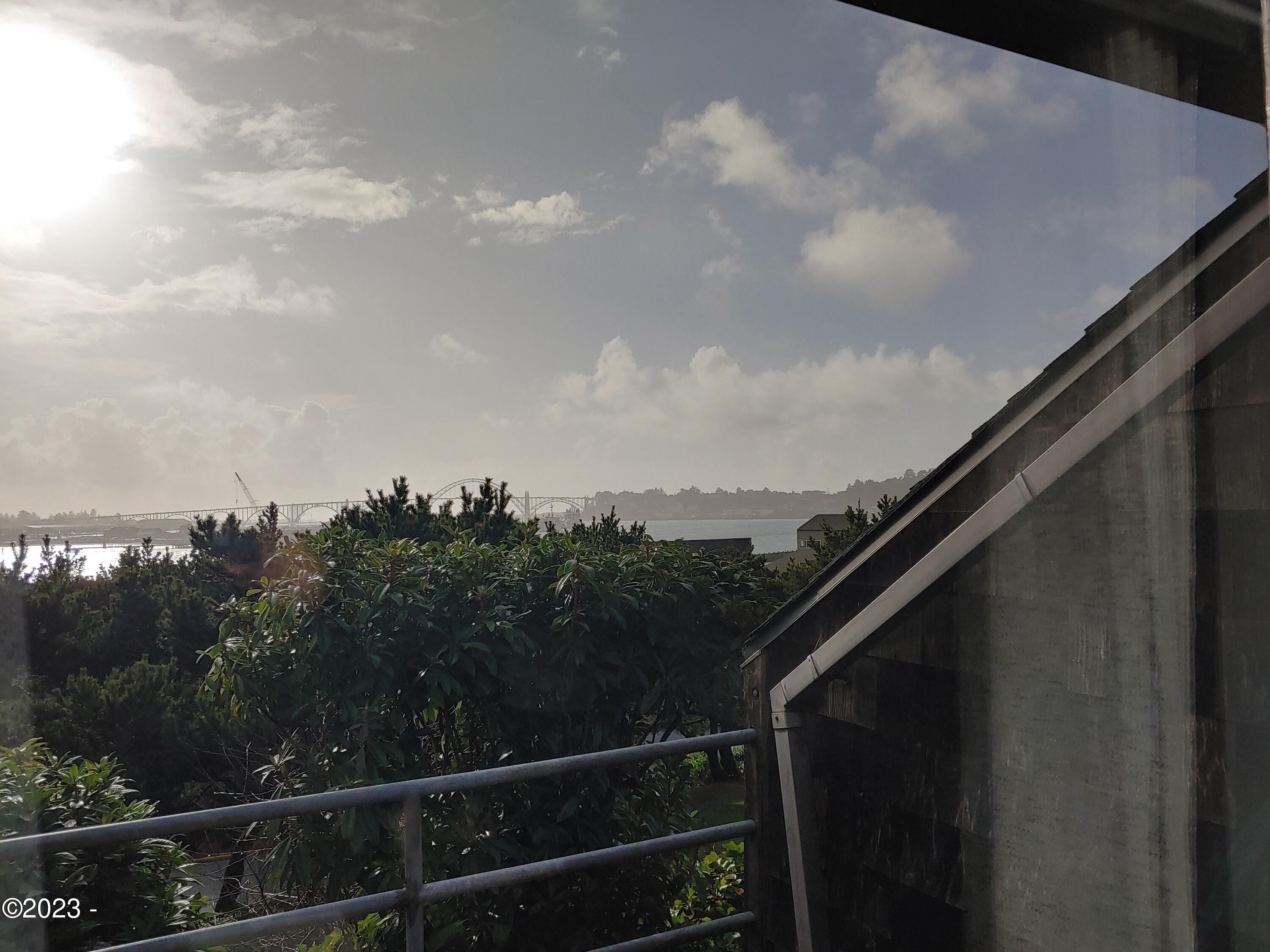 1000 SE Bay Boulevard, 425-426