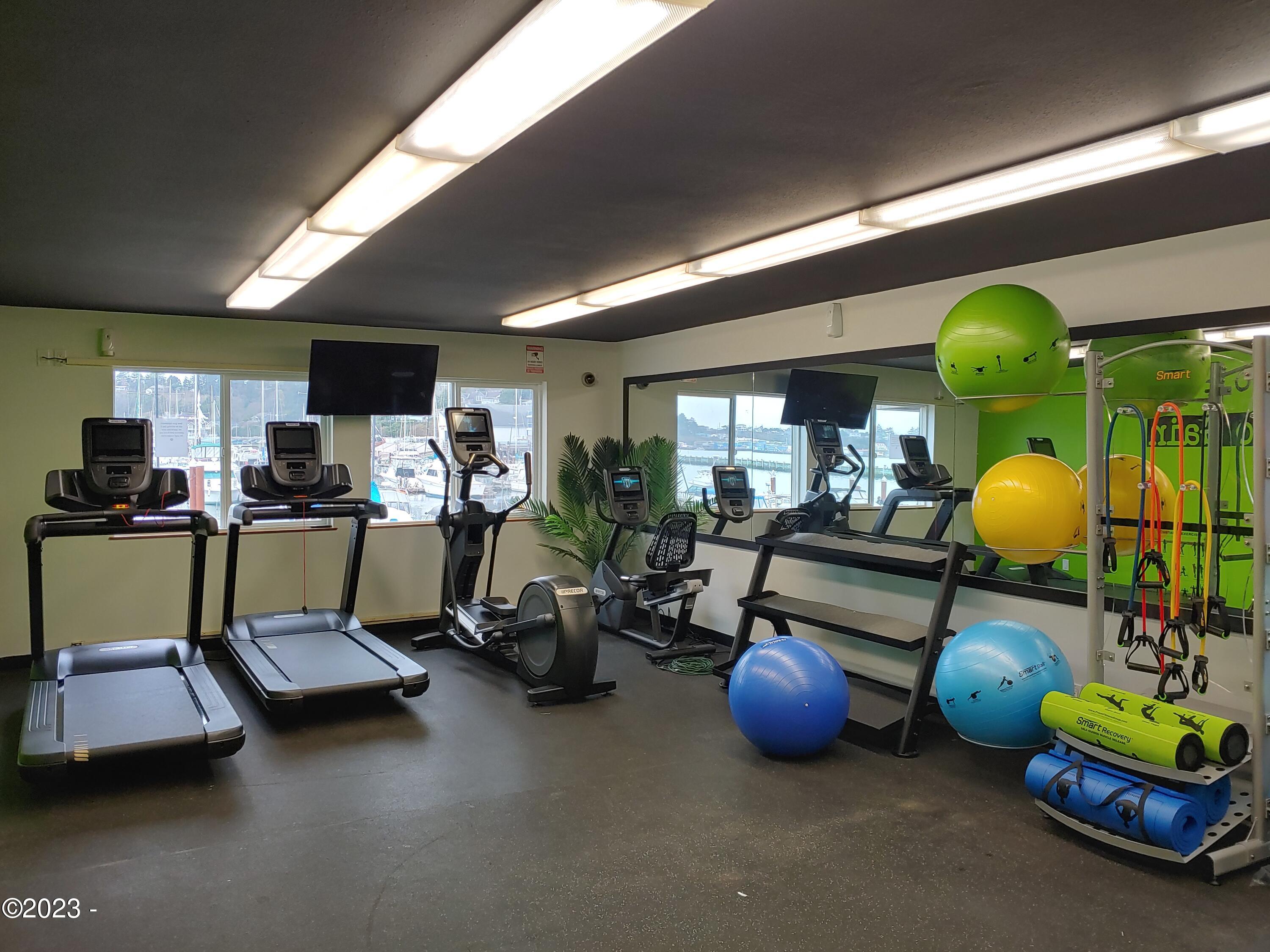 1000 SE Bay Boulevard, 425-426