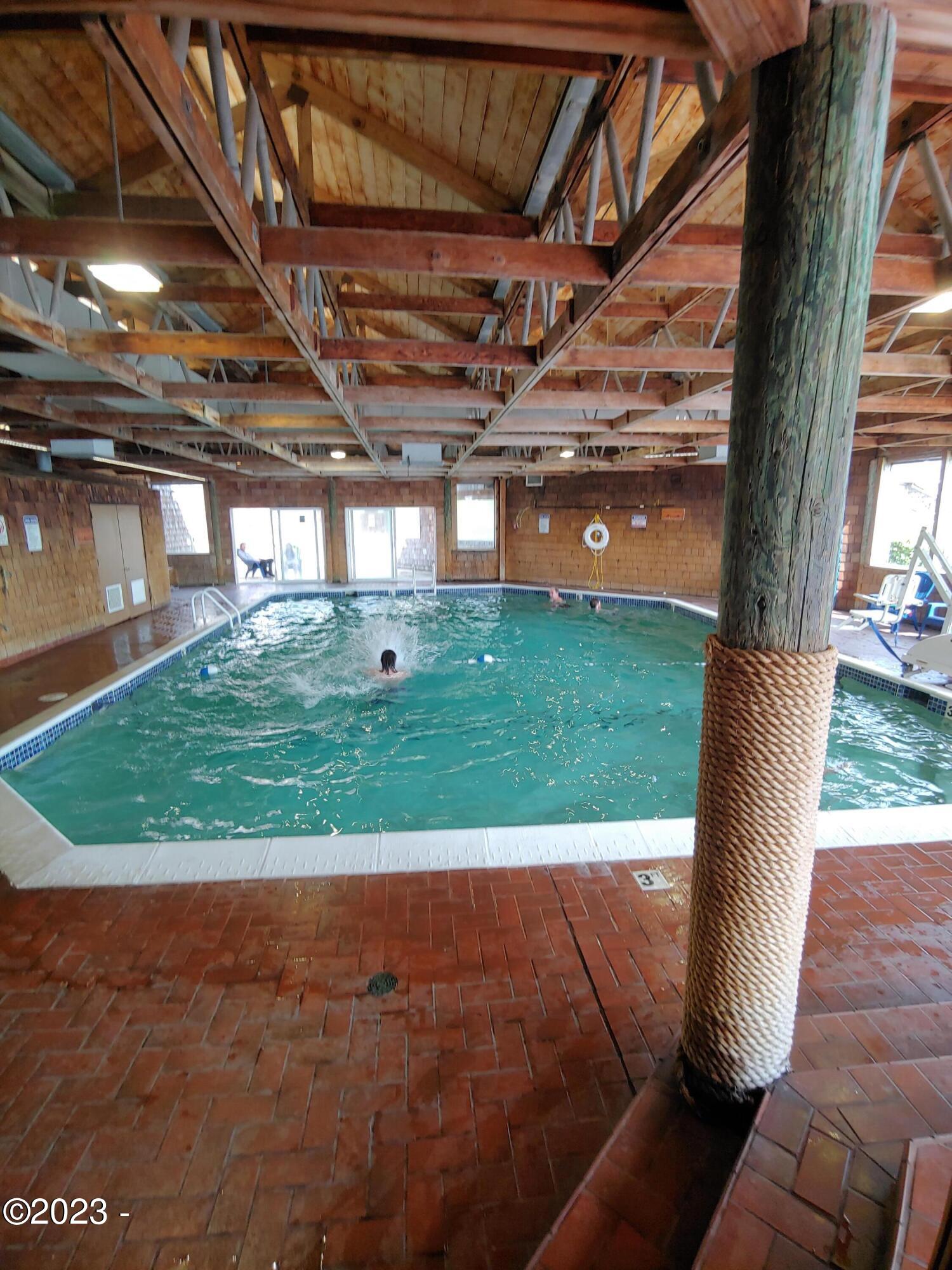 1000 SE Bay Boulevard, 425-426