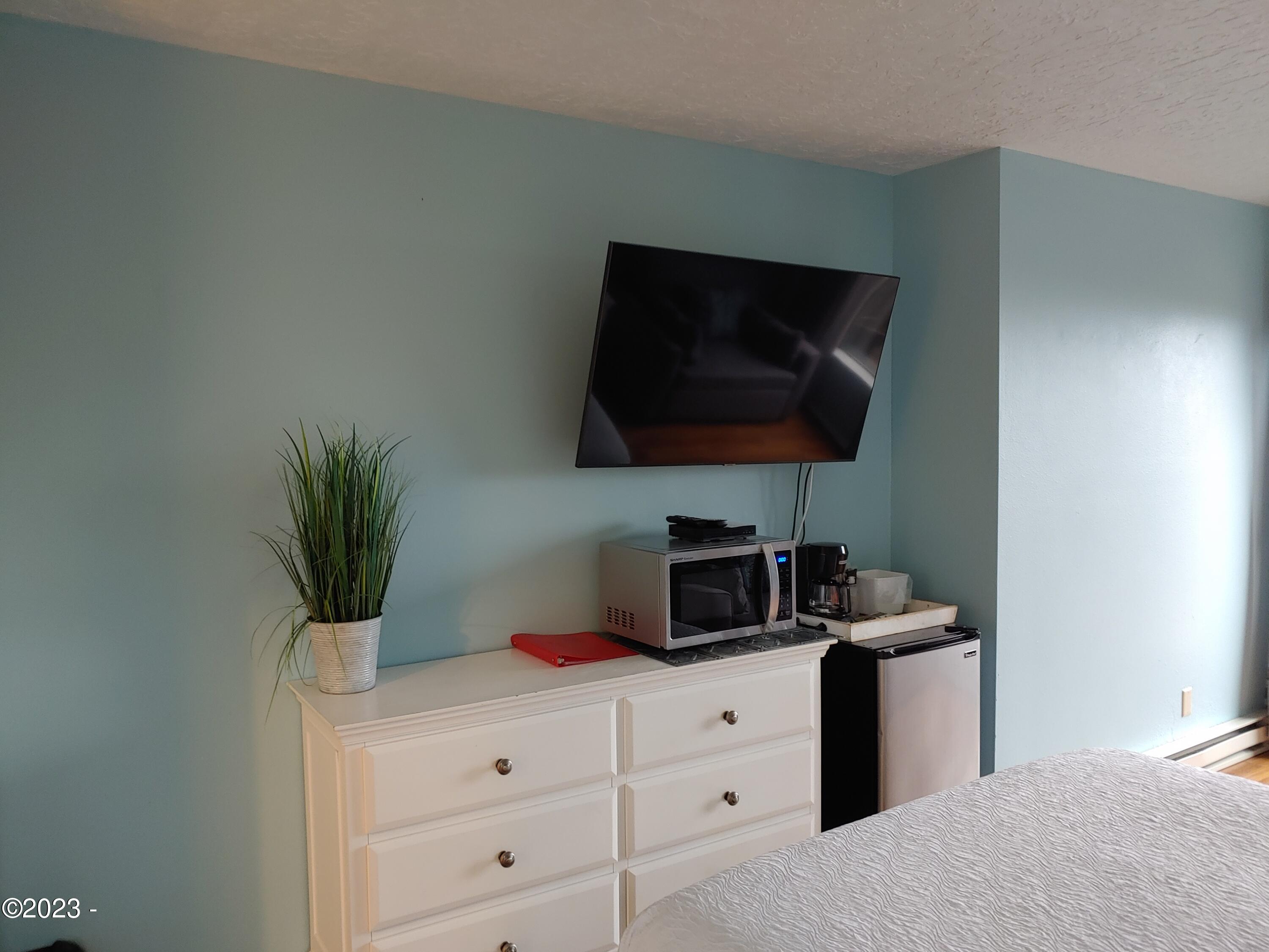 1000 SE Bay Boulevard, 425-426