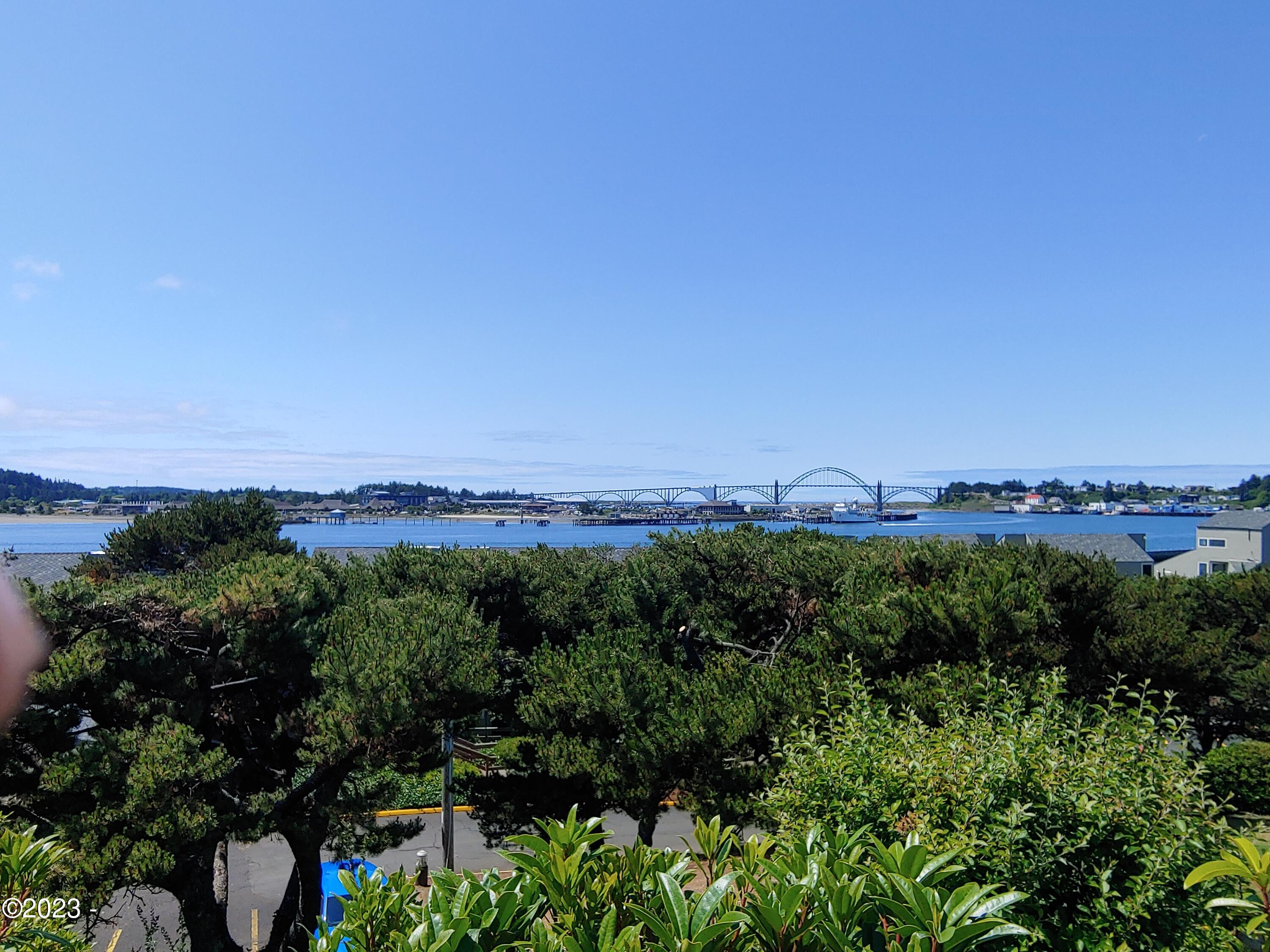 1000 SE Bay Boulevard, 425-426