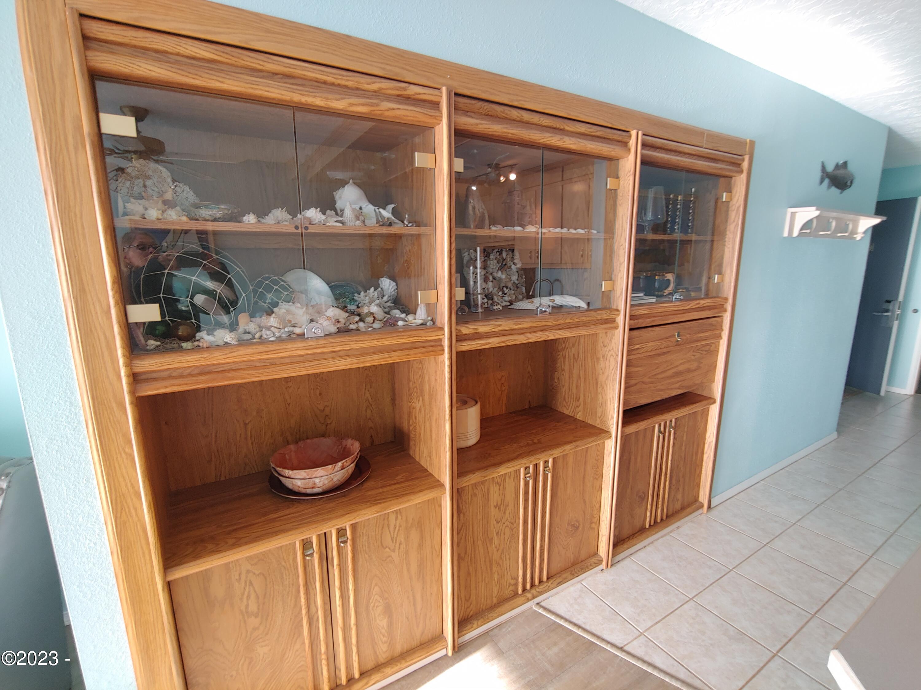 1000 SE Bay Boulevard, 425-426