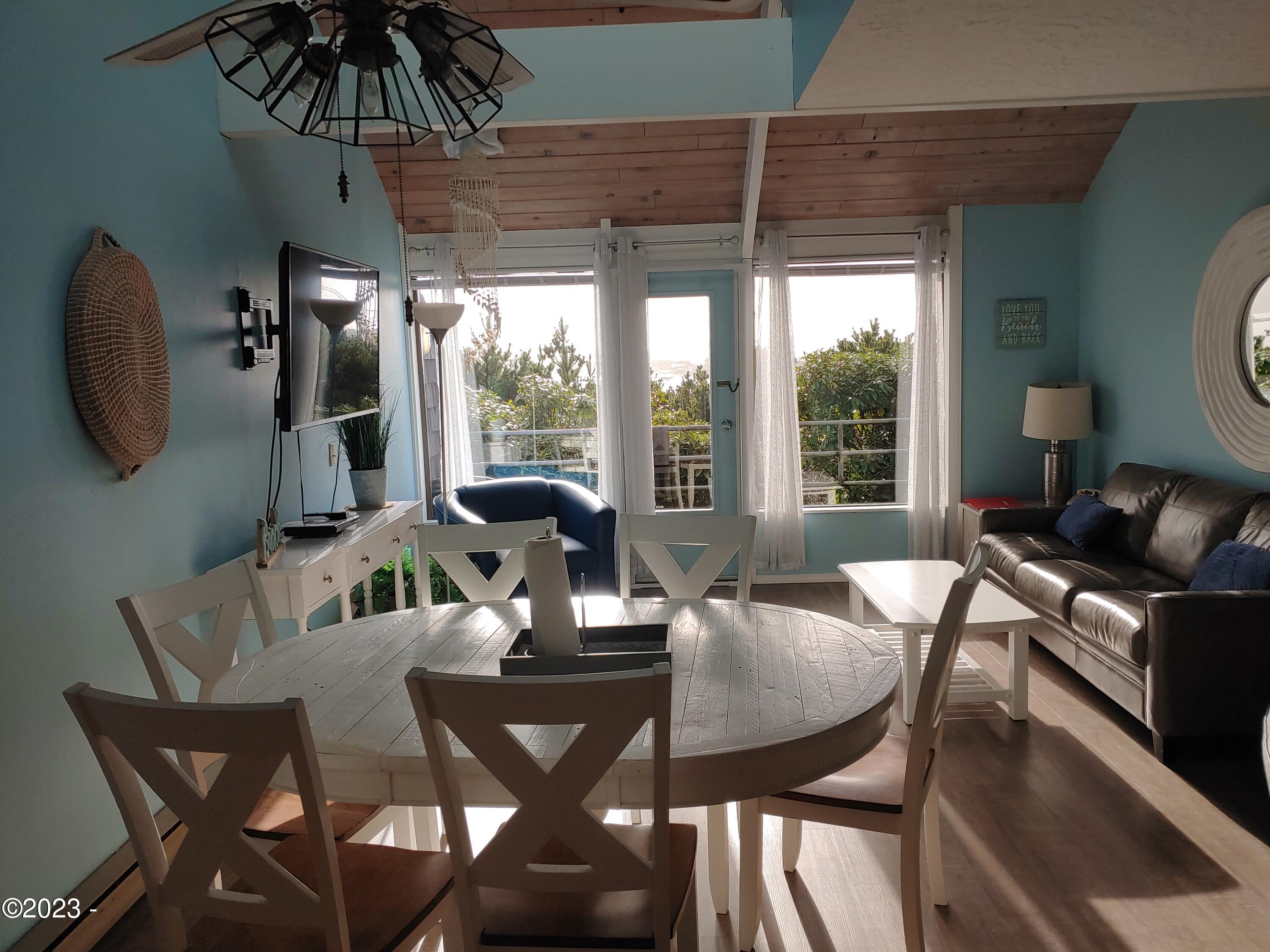 1000 SE Bay Boulevard, 425-426