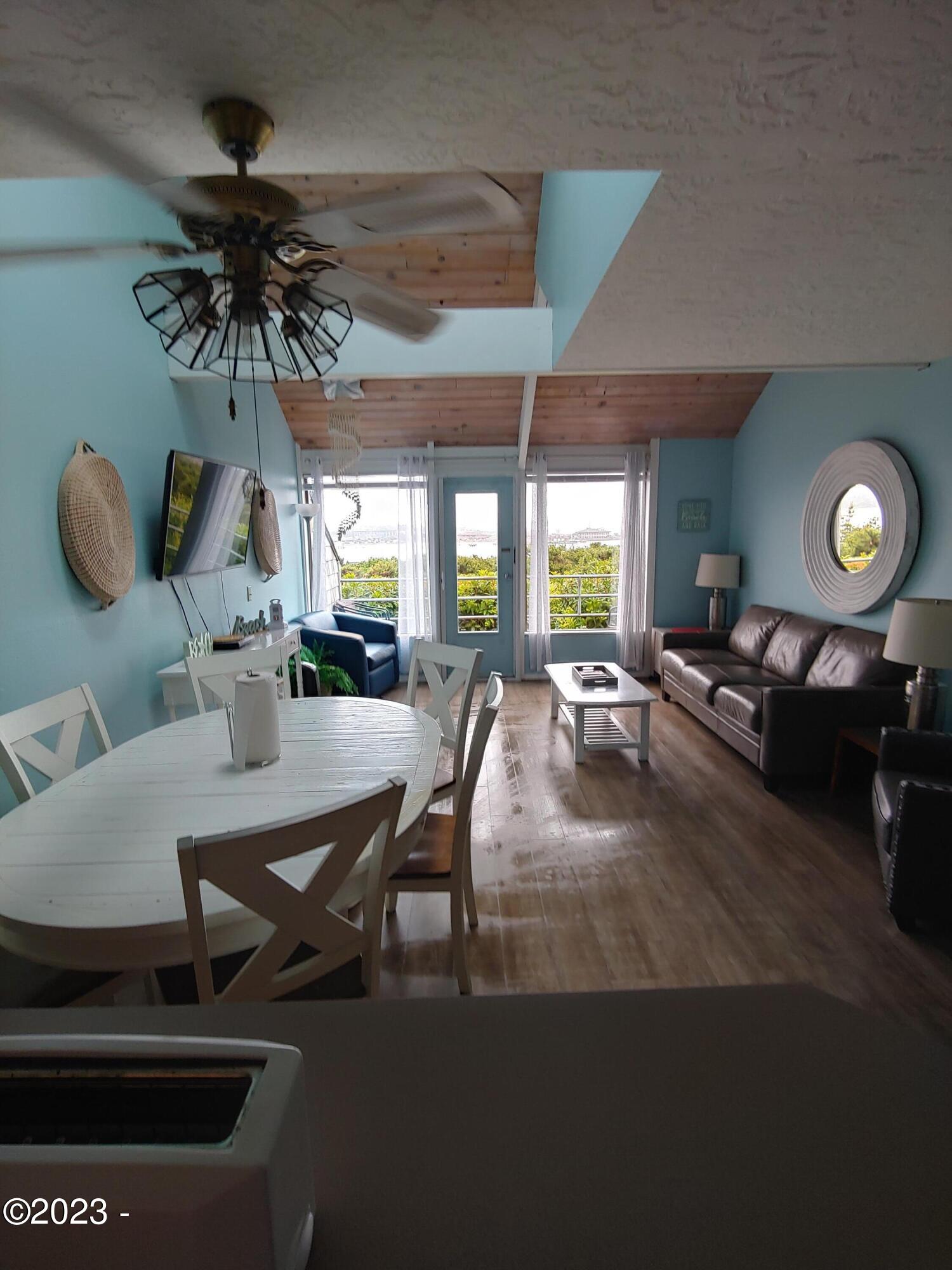 1000 SE Bay Boulevard, 425-426