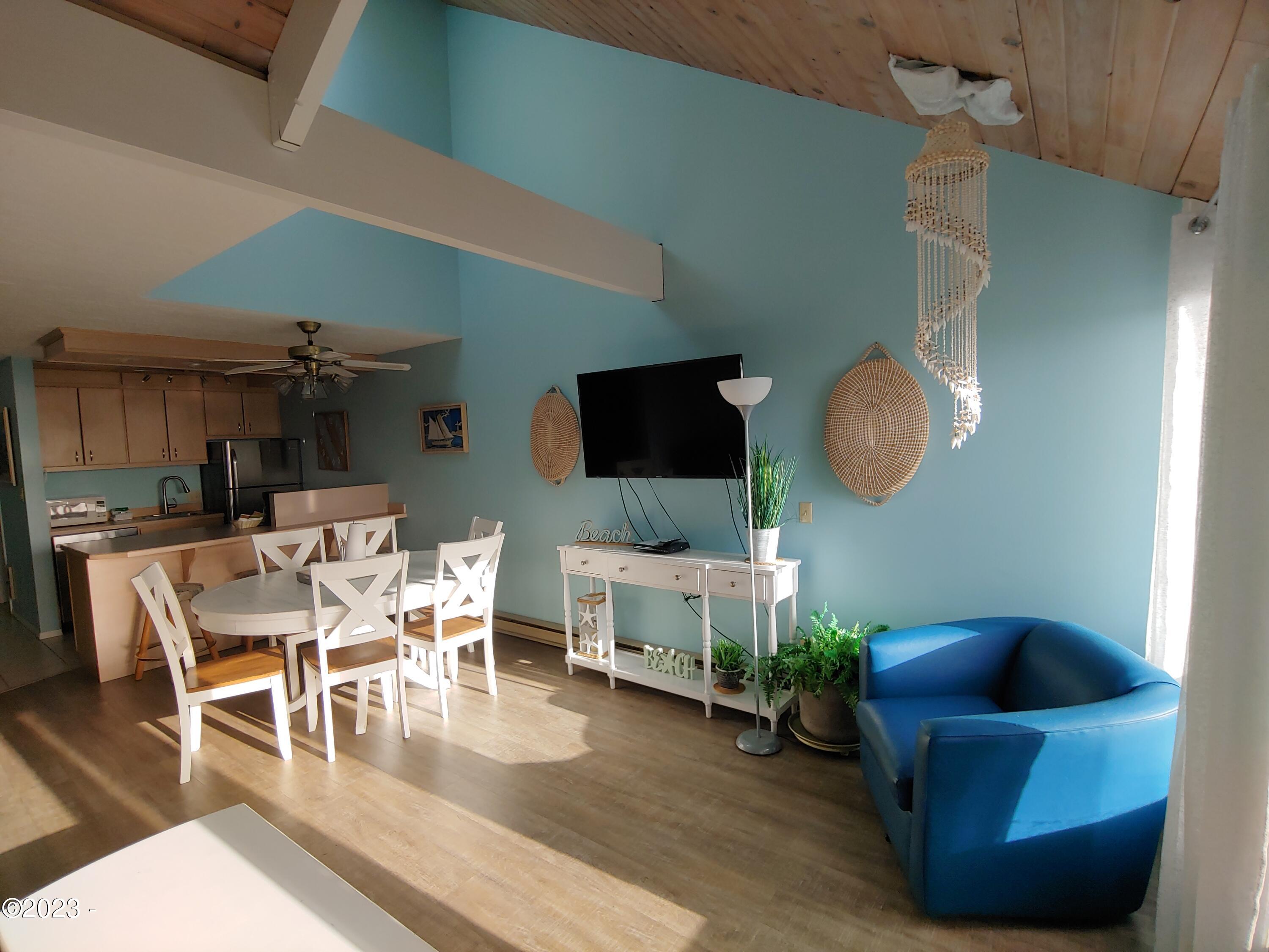 1000 SE Bay Boulevard, 425-426