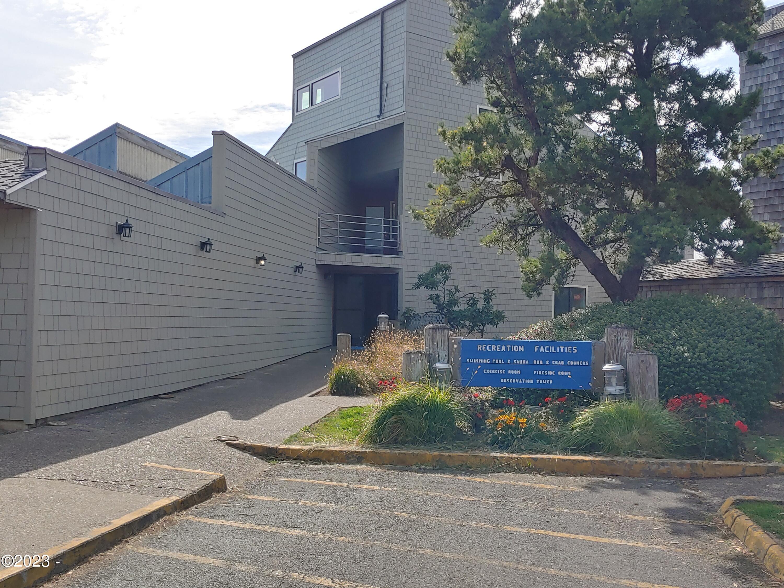 1000 SE Bay Boulevard, 425-426