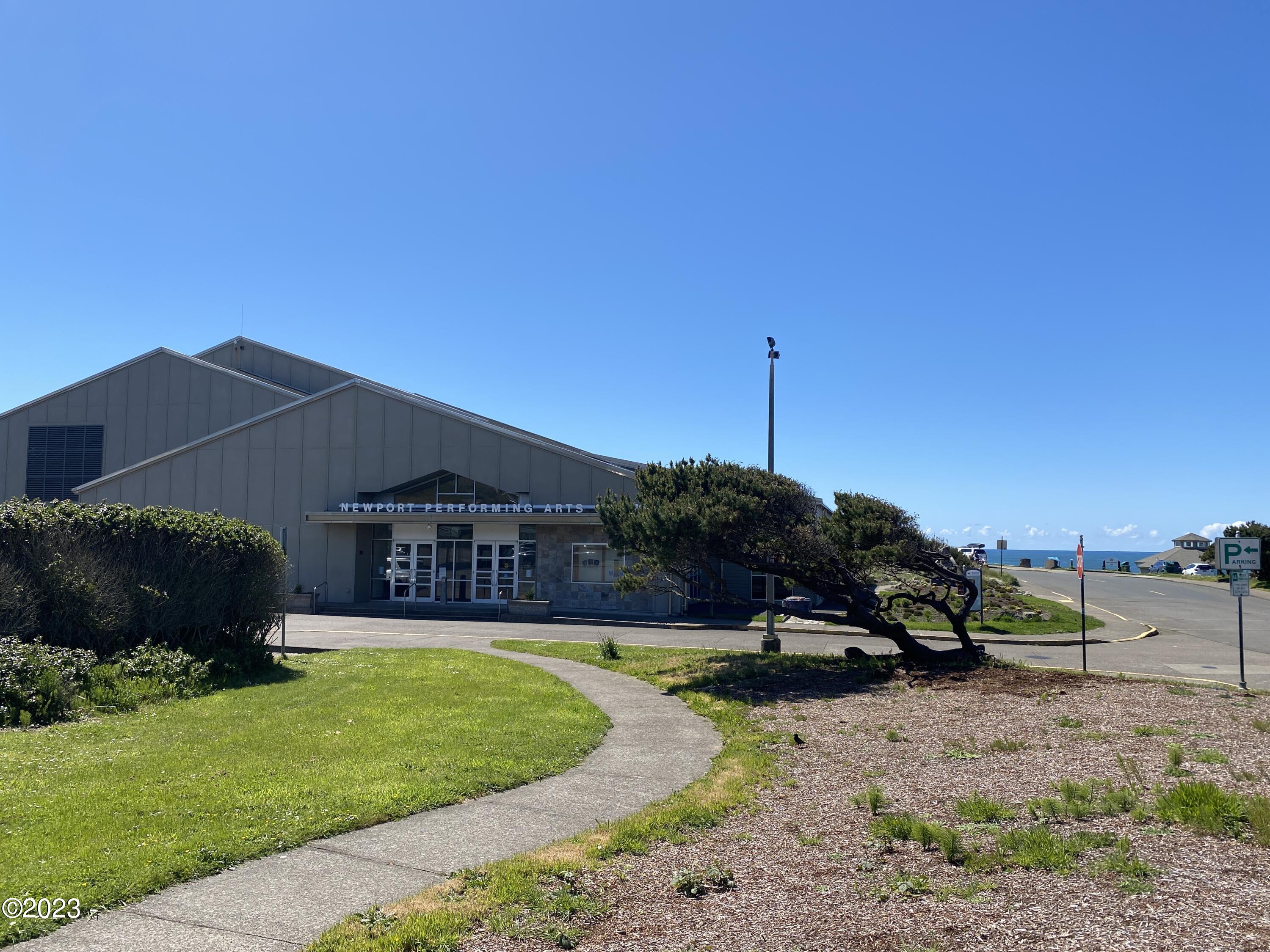 507 NW Alpine Street, 303