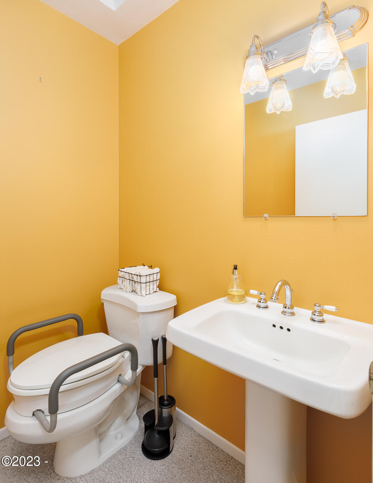 3910 NE Megginson Street, H