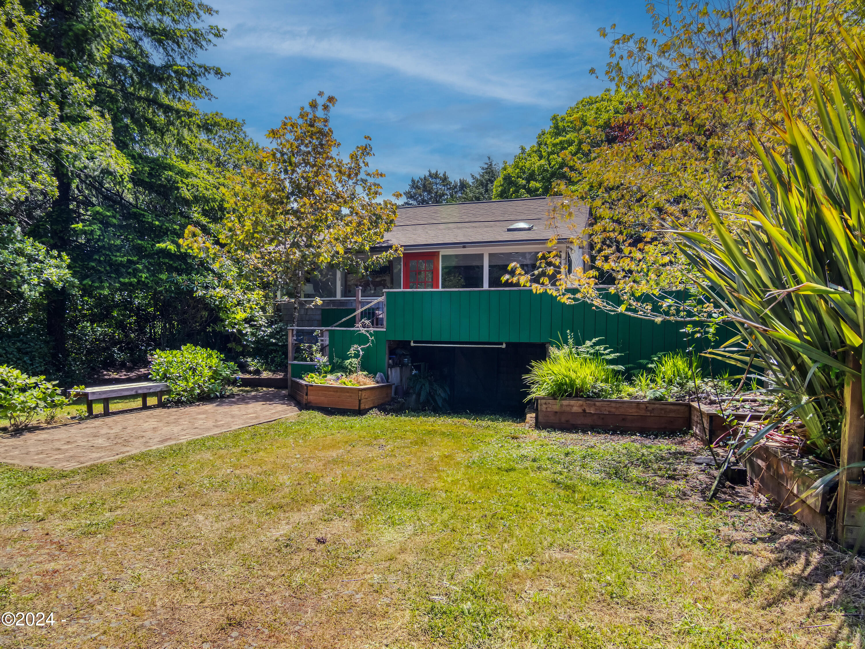 550 NE California Street