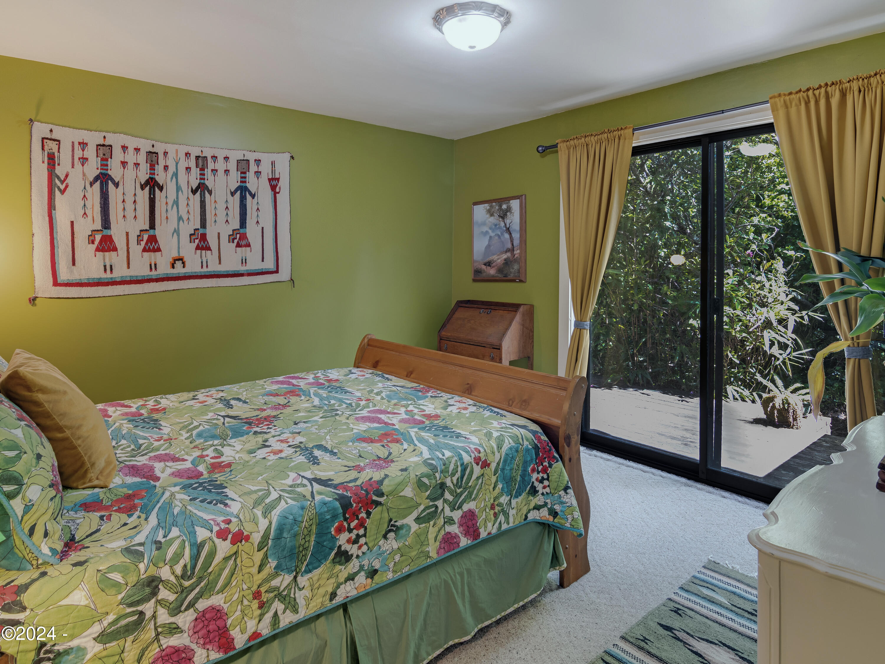 550 NE California Street