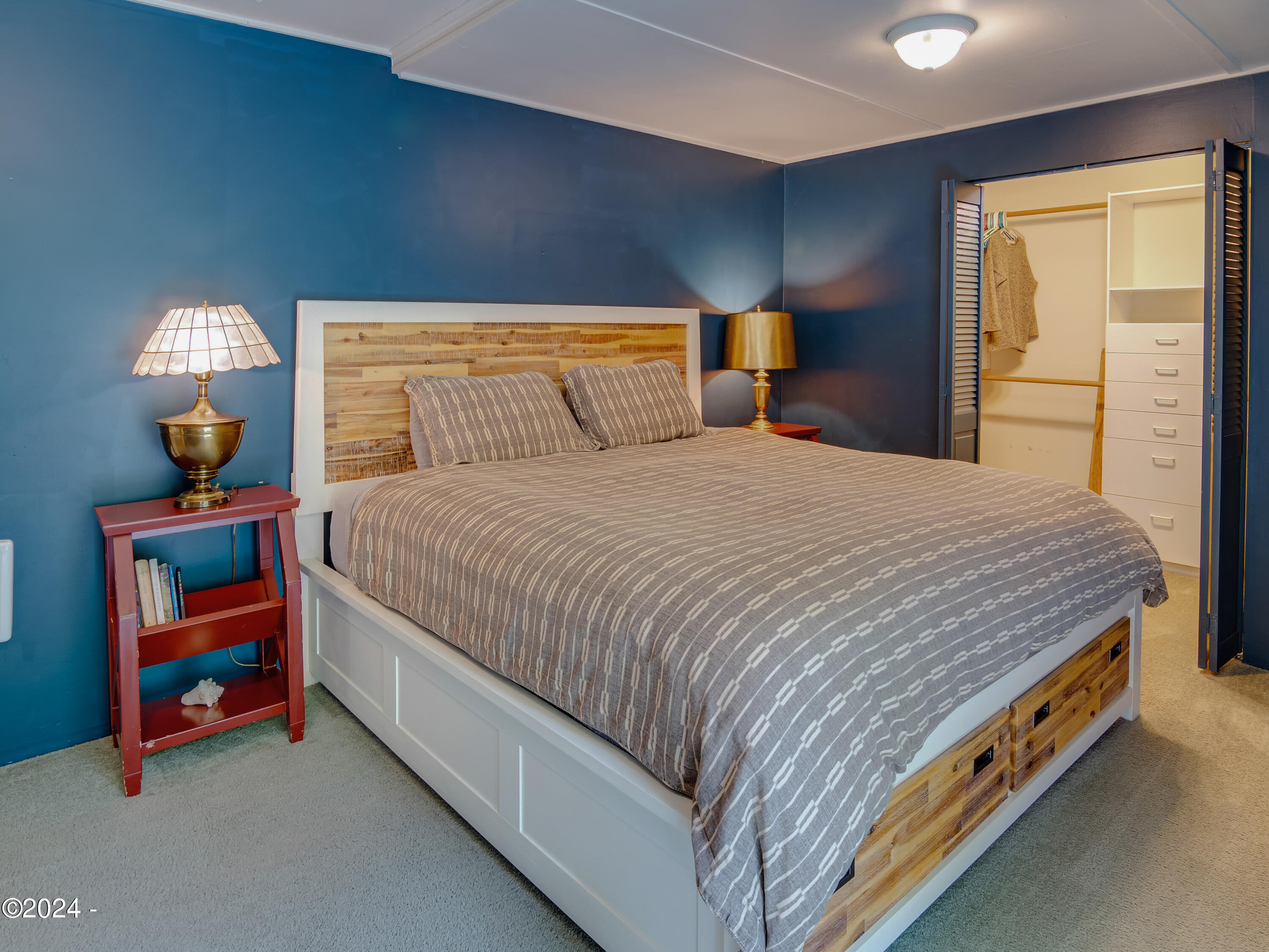 550 NE California Street