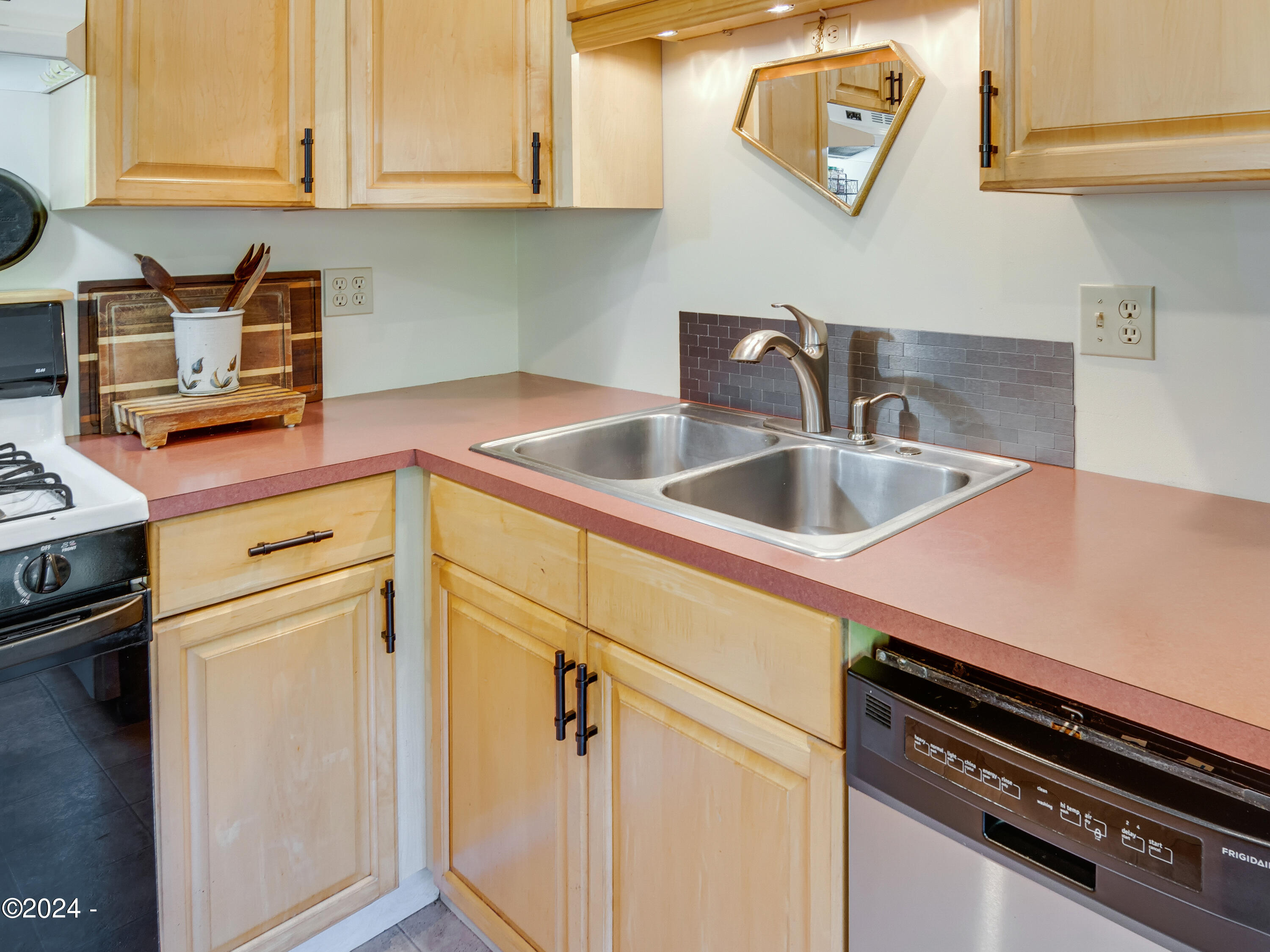 550 NE California Street