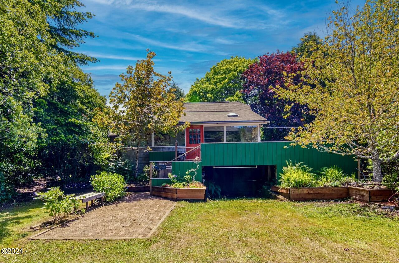 550 NE California Street