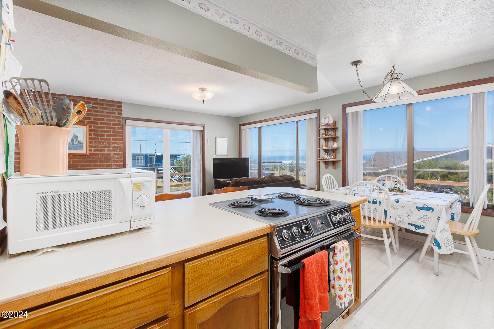 1910 NW Cruiser Street