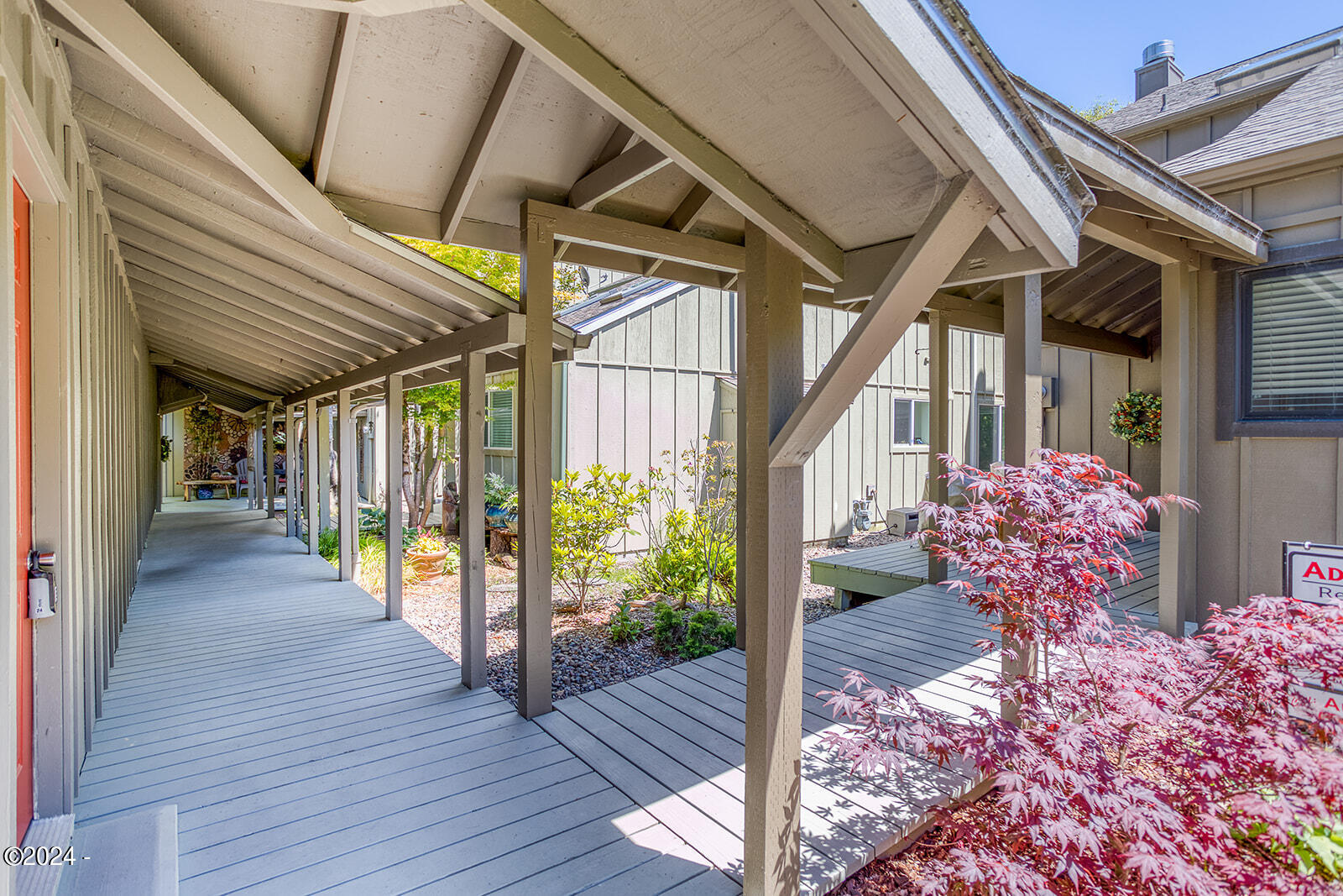 1252 SW Meadow Lane