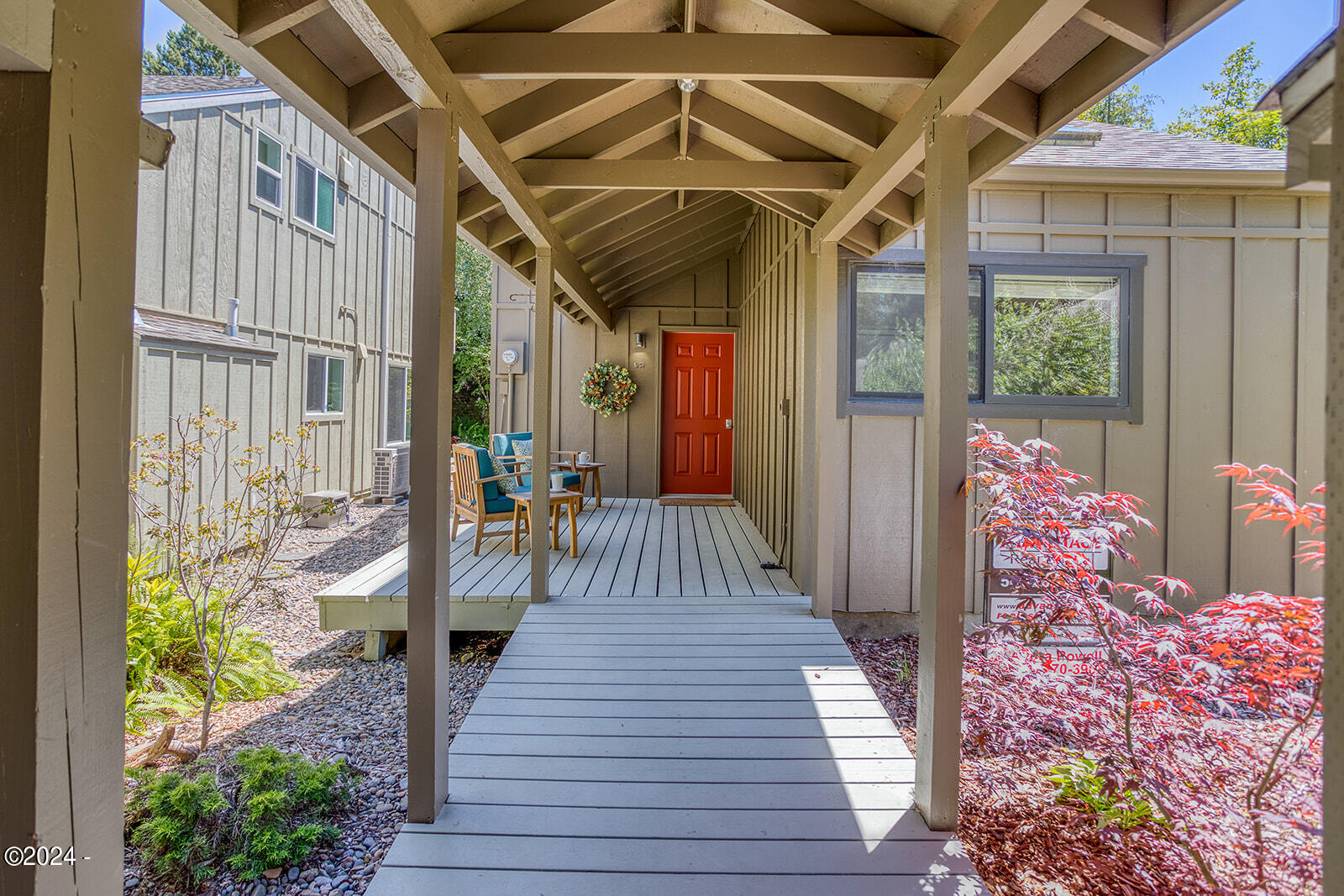 1252 SW Meadow Lane