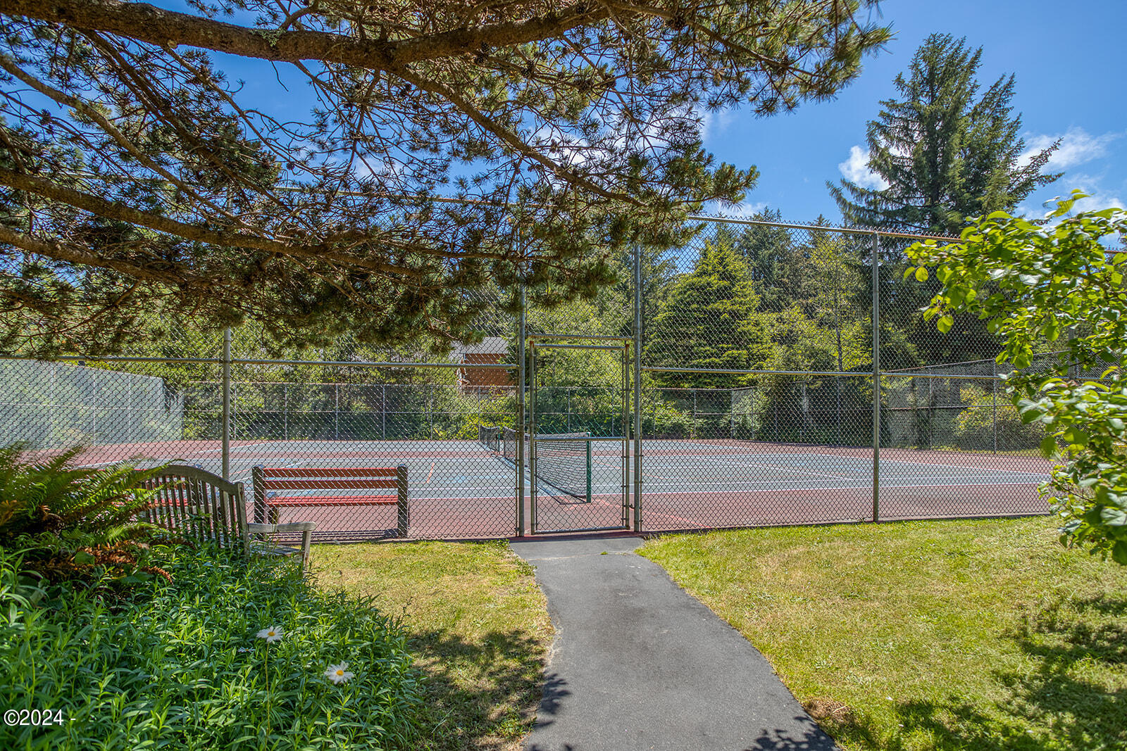 1252 SW Meadow Lane
