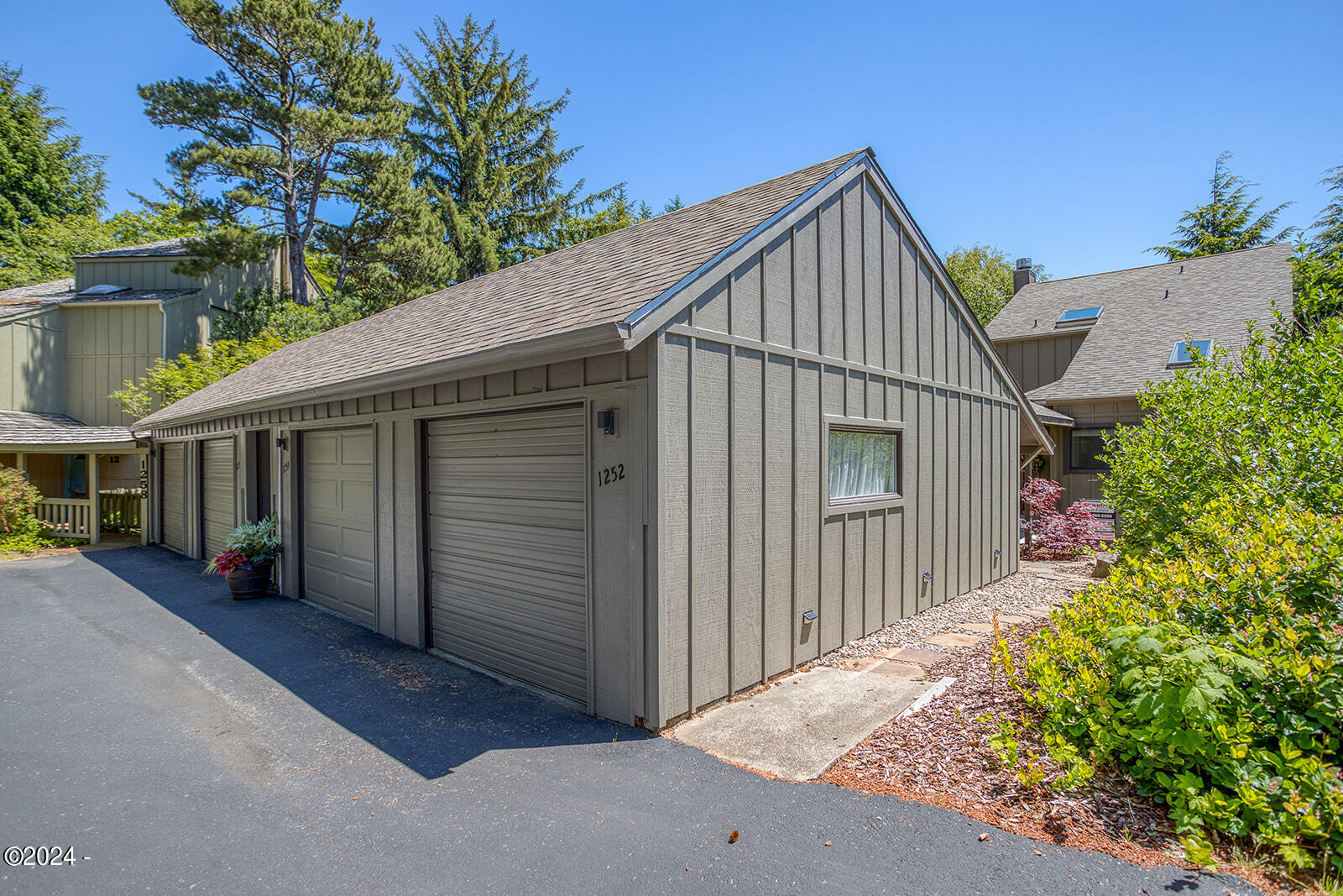 1252 SW Meadow Lane