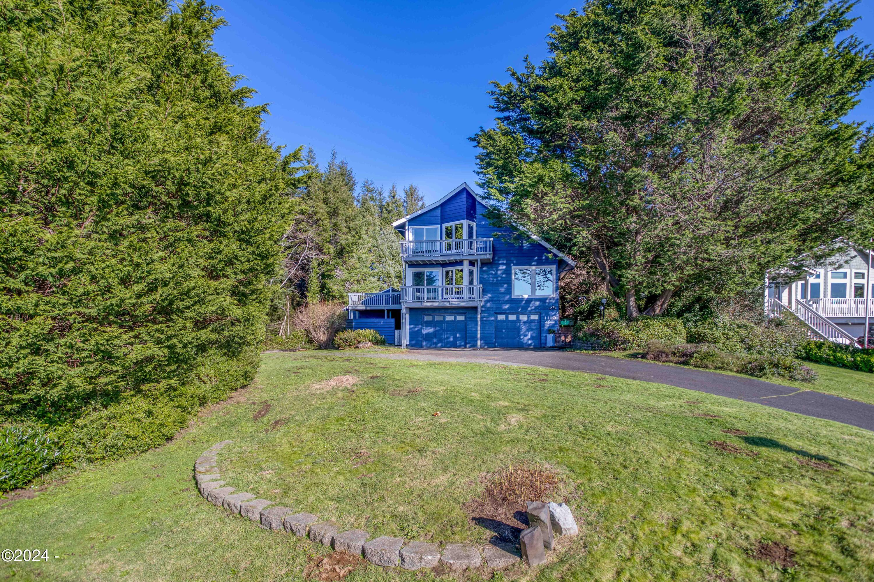 1110 NE Lakewood Drive