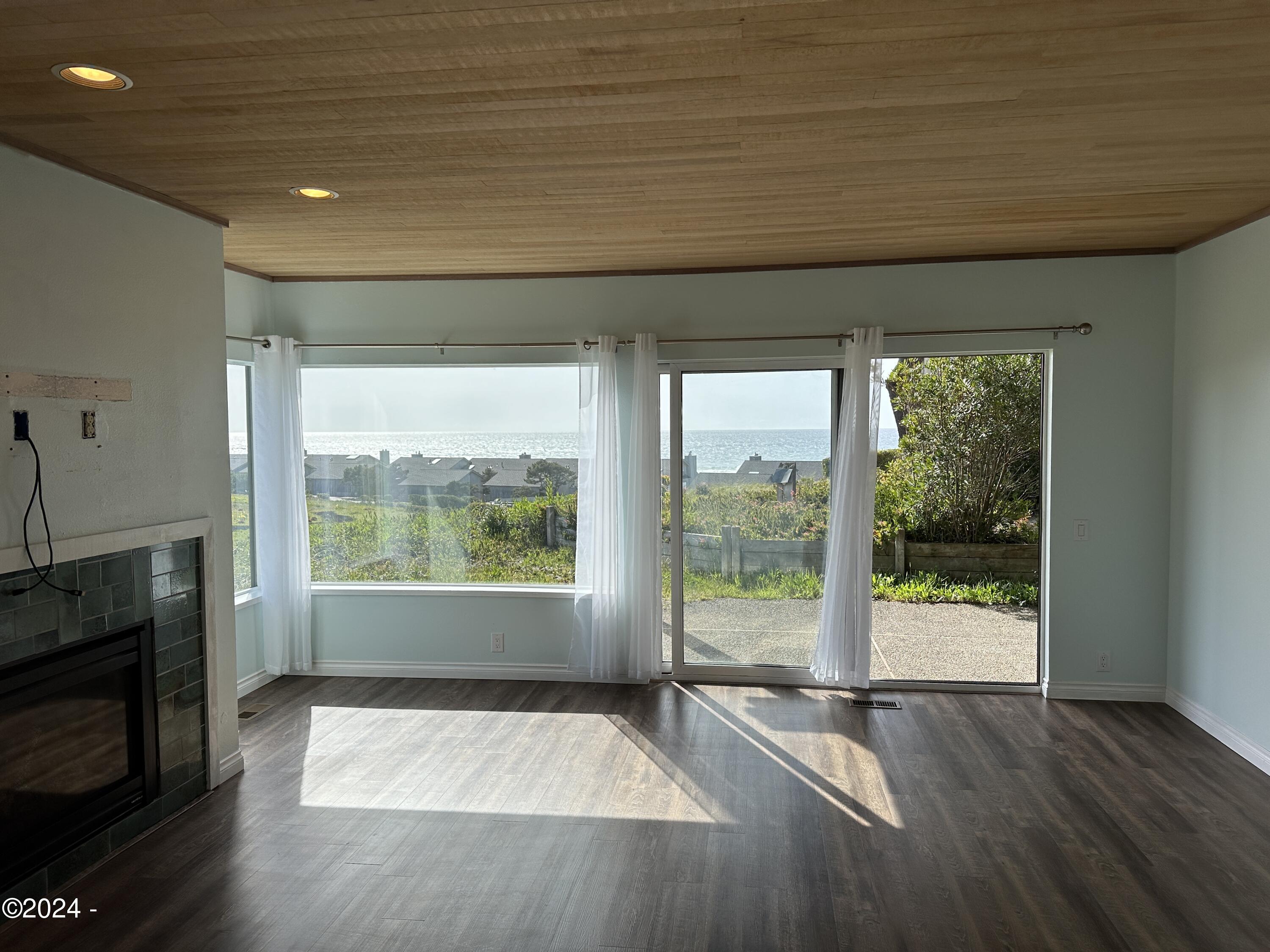 4175 N Hwy 101, B-7