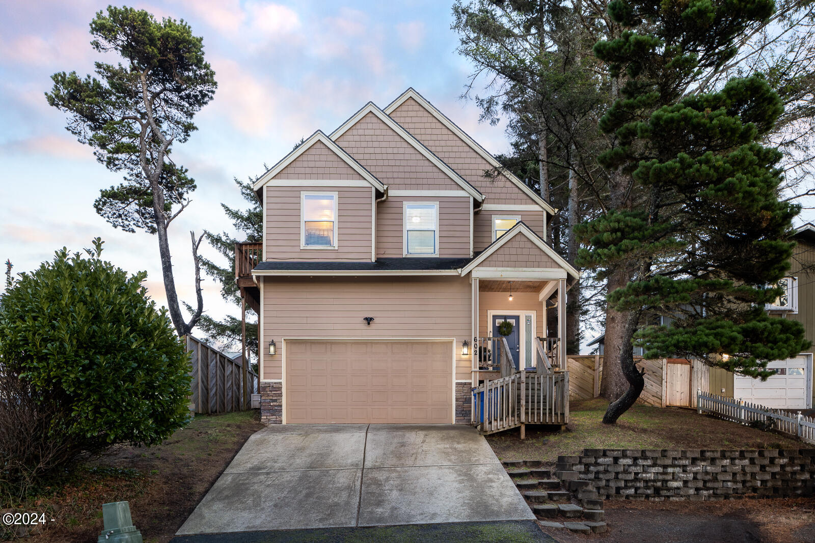 602 SE Inlet Avenue