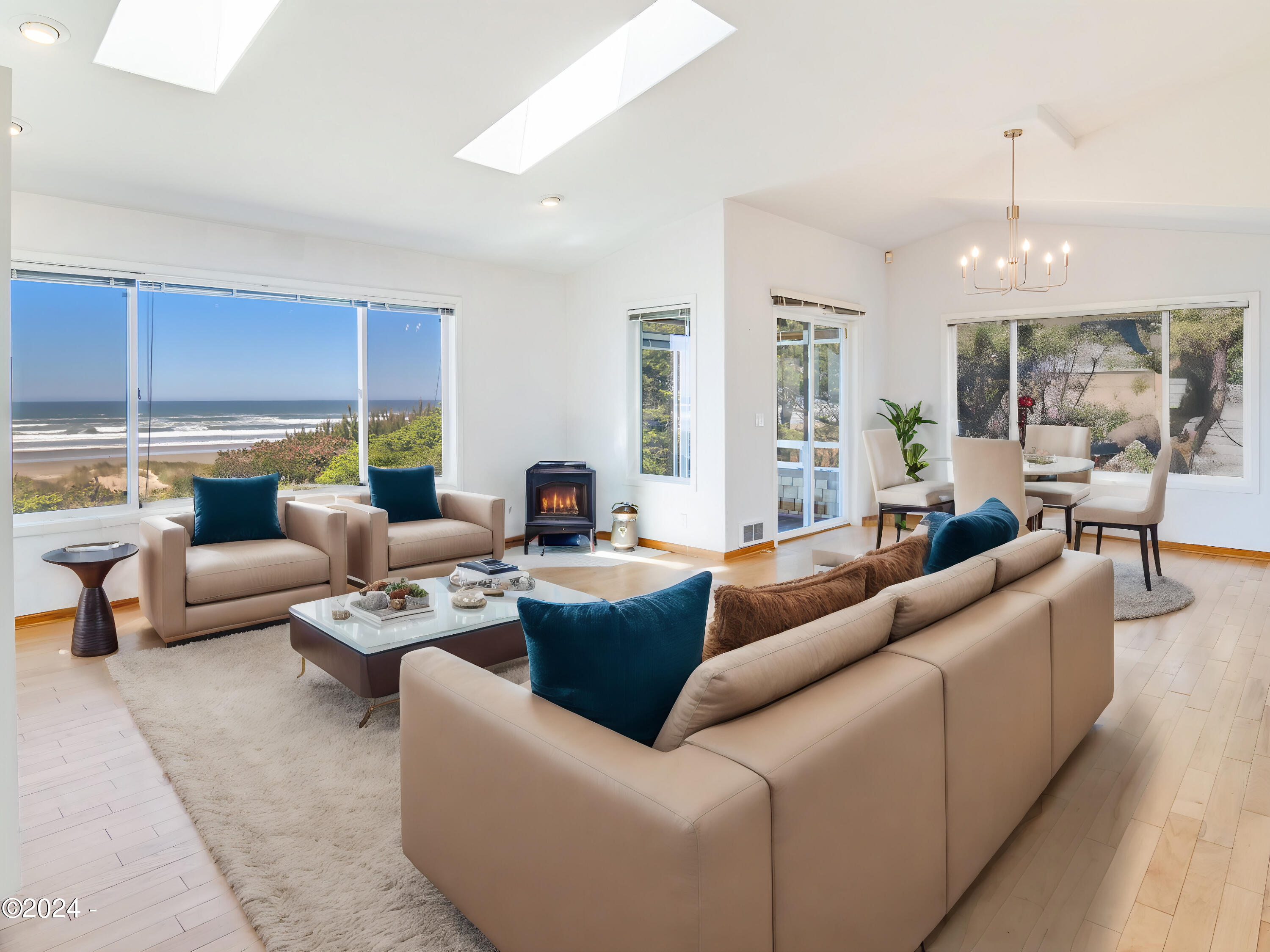 4377 NW Hidden Lake Loop