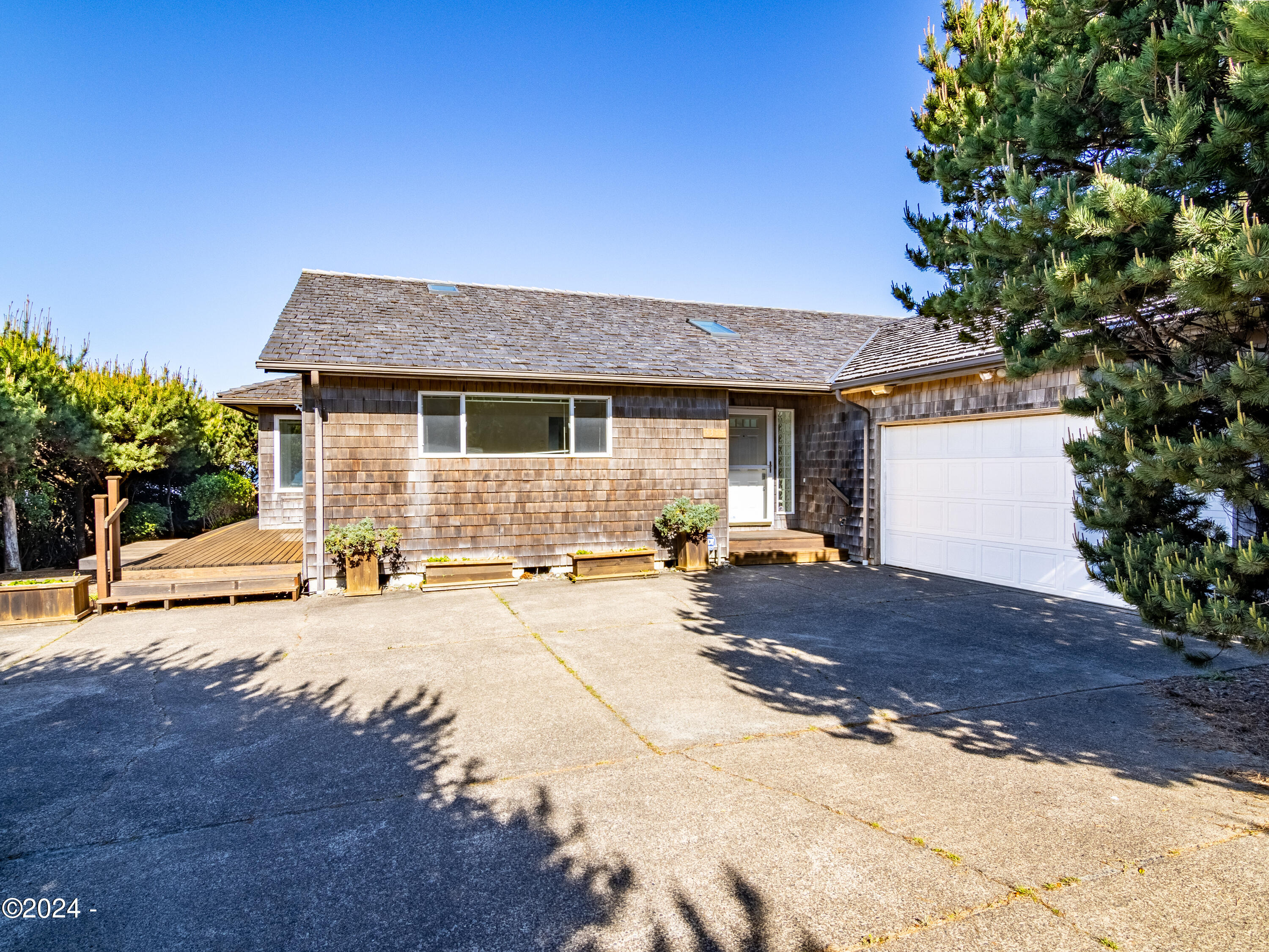 4377 NW Hidden Lake Loop