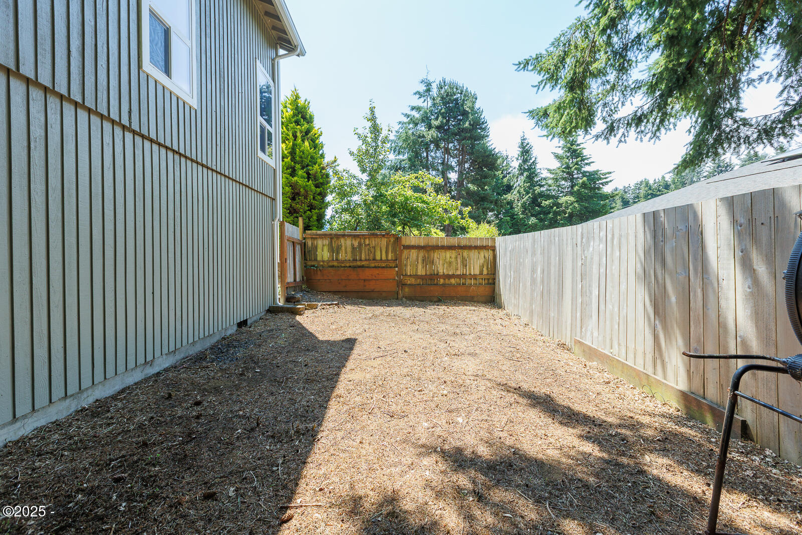 901 NE Lakewood Drive