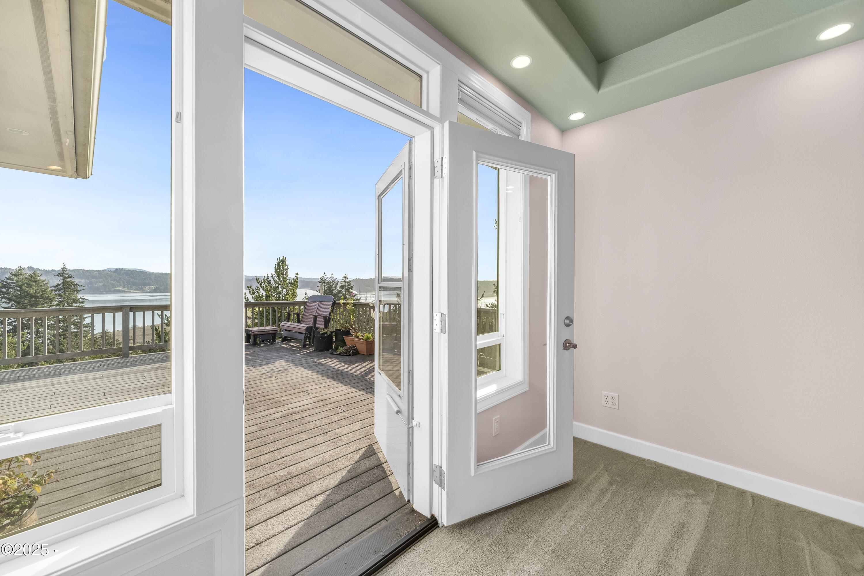 584 SE Running Springs Street