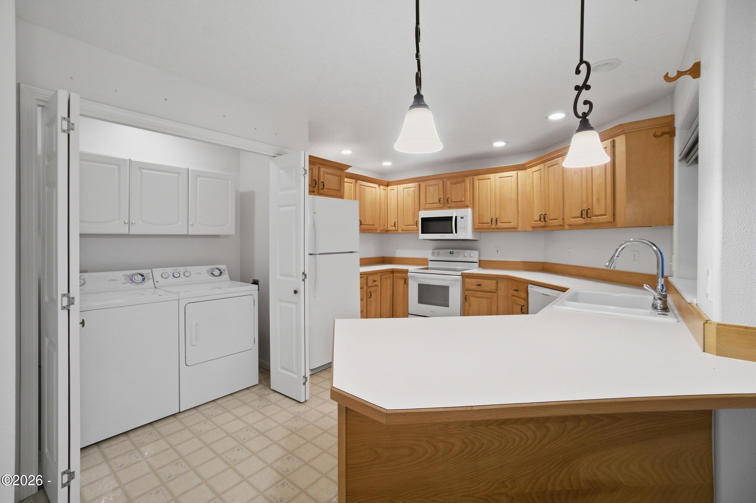 250 SE Coast Guard Drive, 2