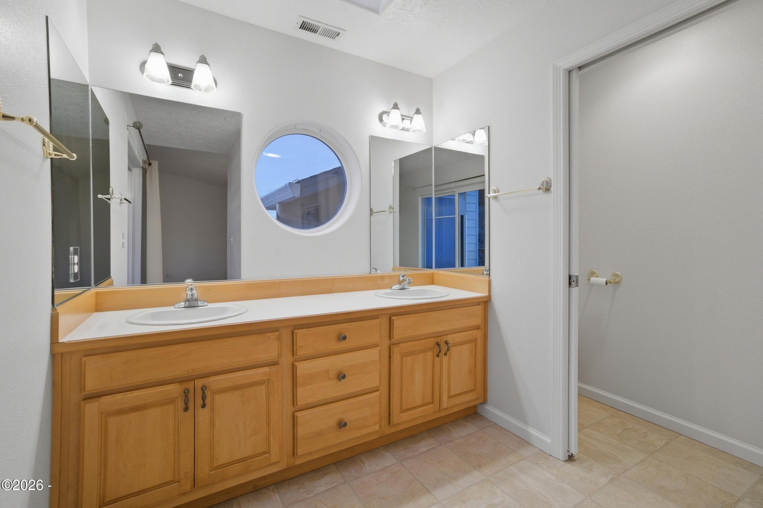 250 SE Coast Guard Drive, 2