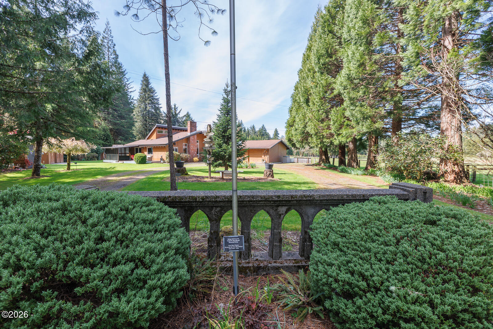 871 Old River Road NE