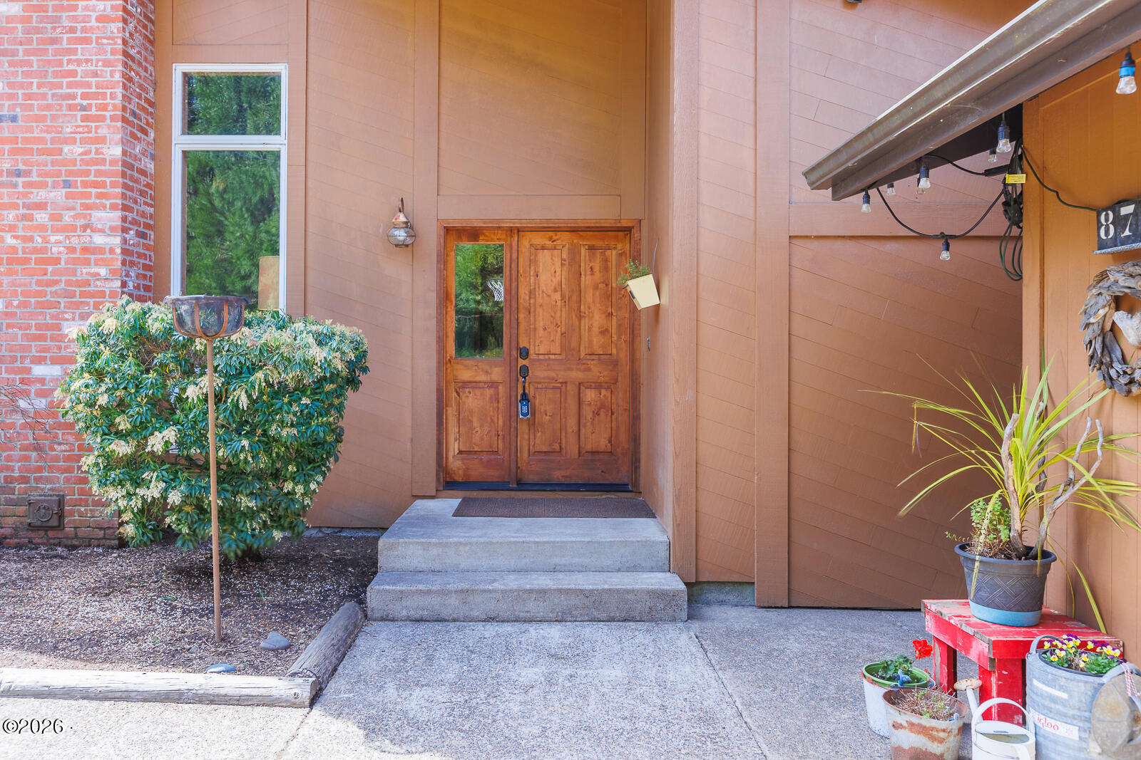 871 Old River Road NE