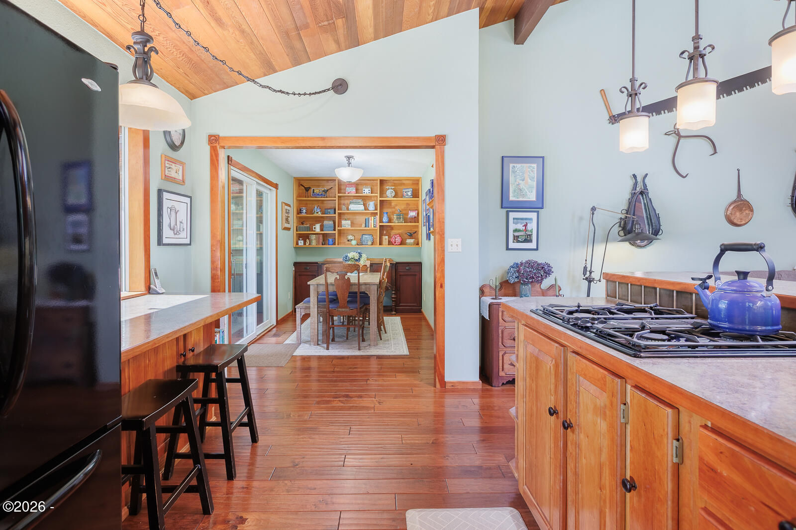 871 Old River Road NE