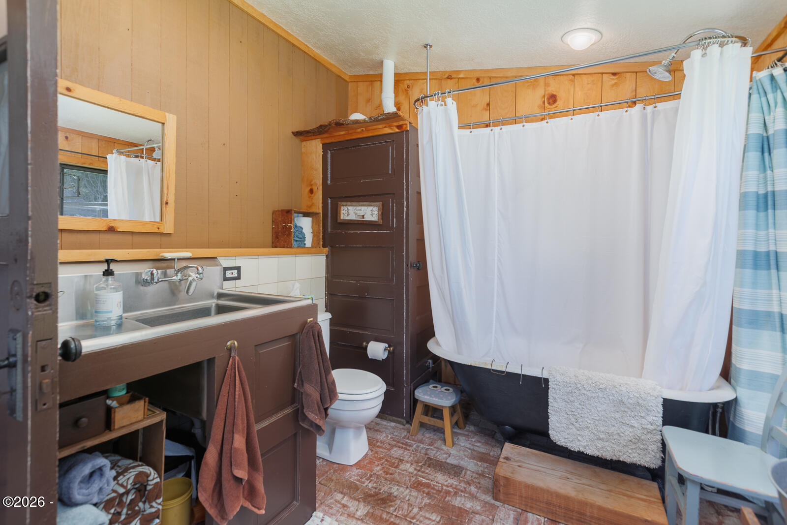 871 Old River Road NE