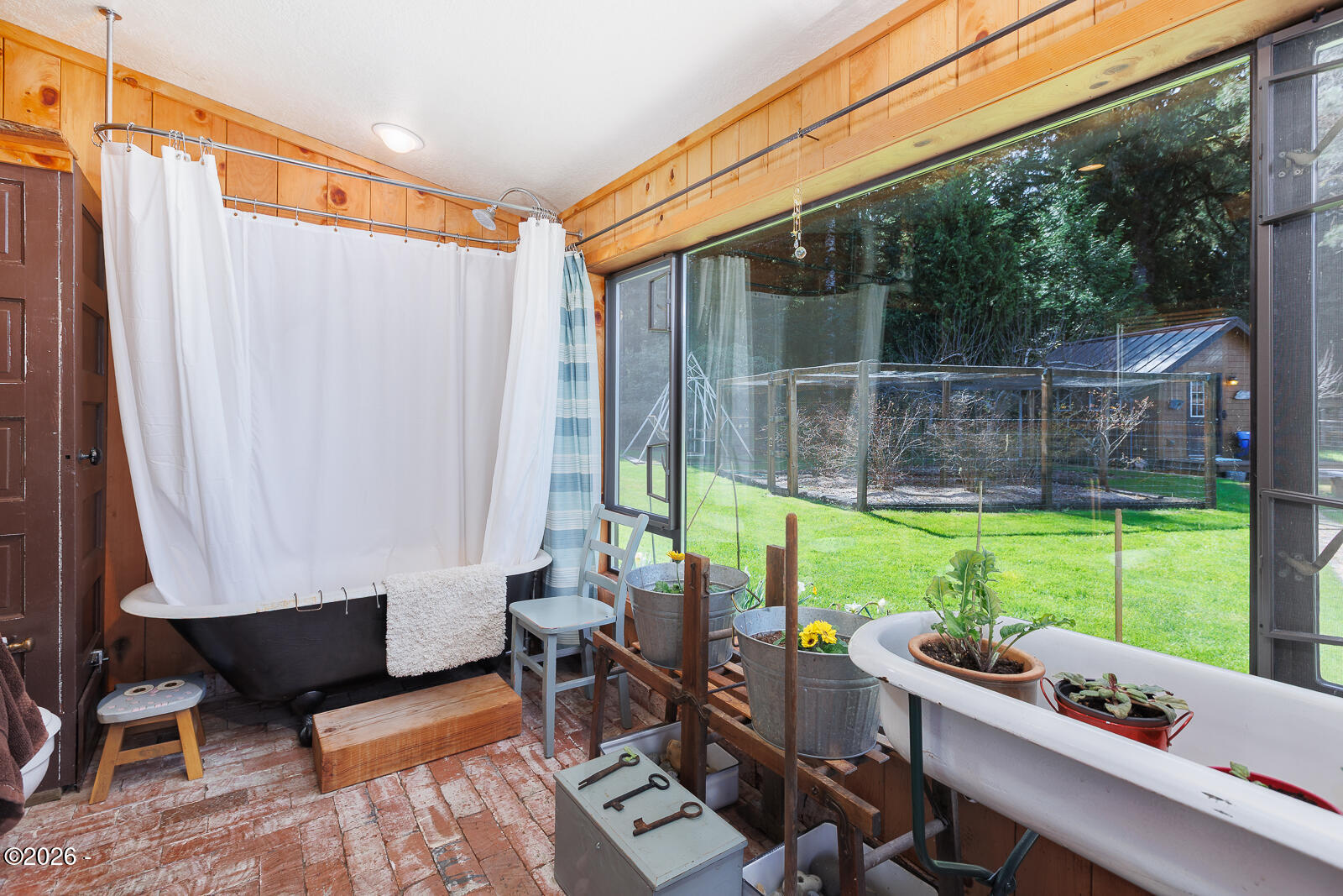 871 Old River Road NE