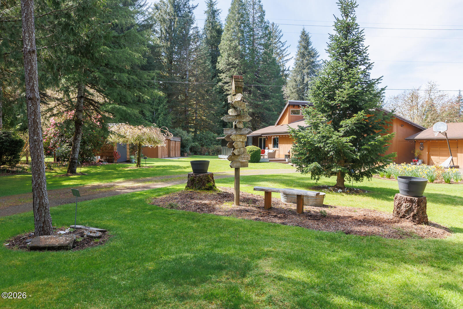 871 Old River Road NE