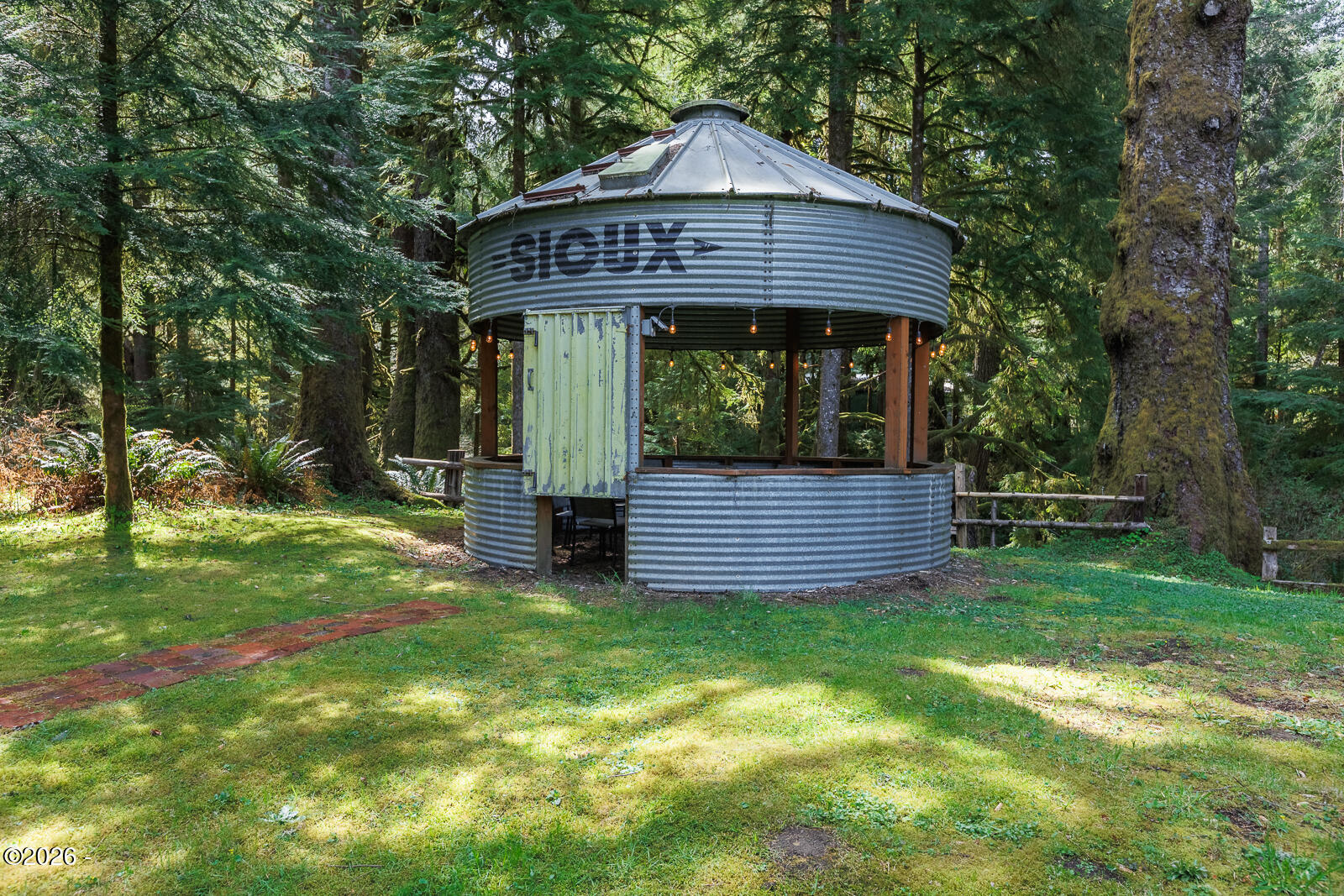 871 Old River Road NE