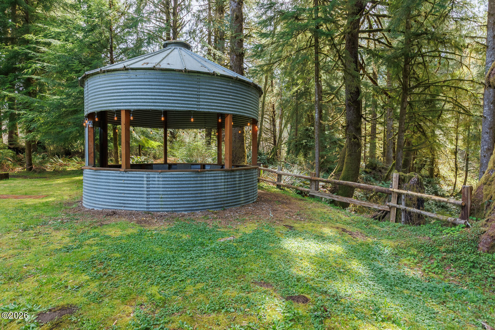 871 Old River Road NE