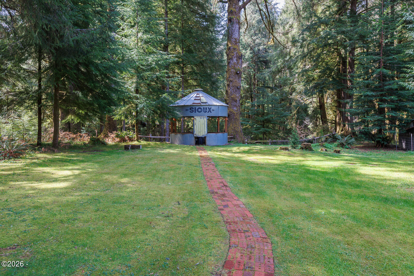 871 Old River Road NE