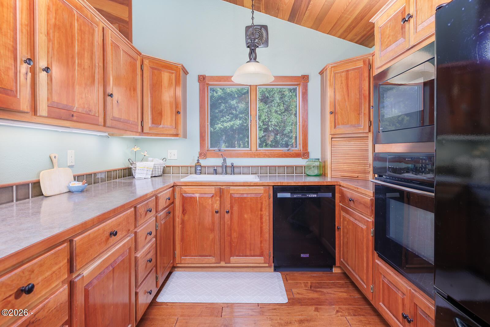 871 Old River Road NE