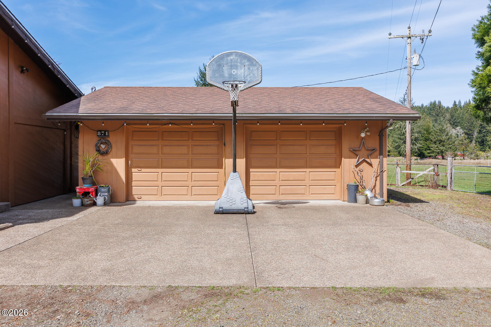 871 Old River Road NE