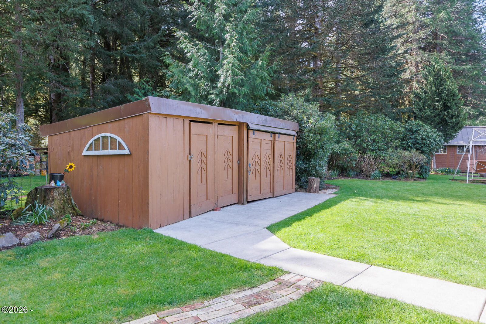 871 Old River Road NE