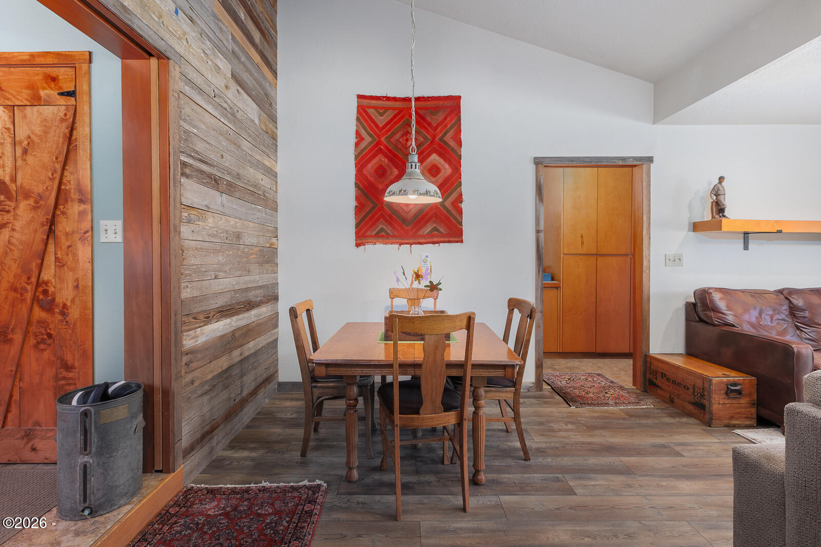 871 Old River Road NE