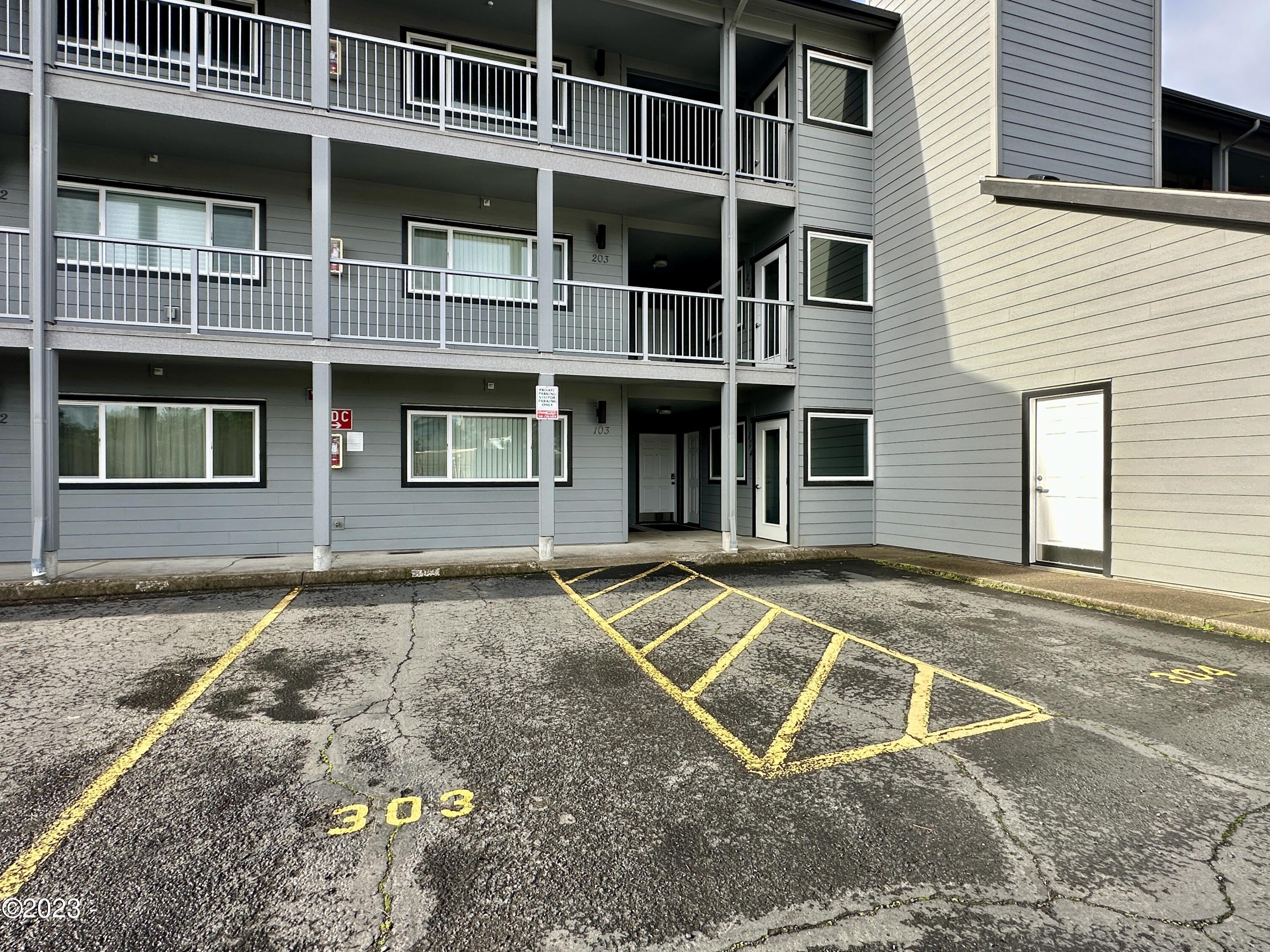 507 NW Alpine Street, 303