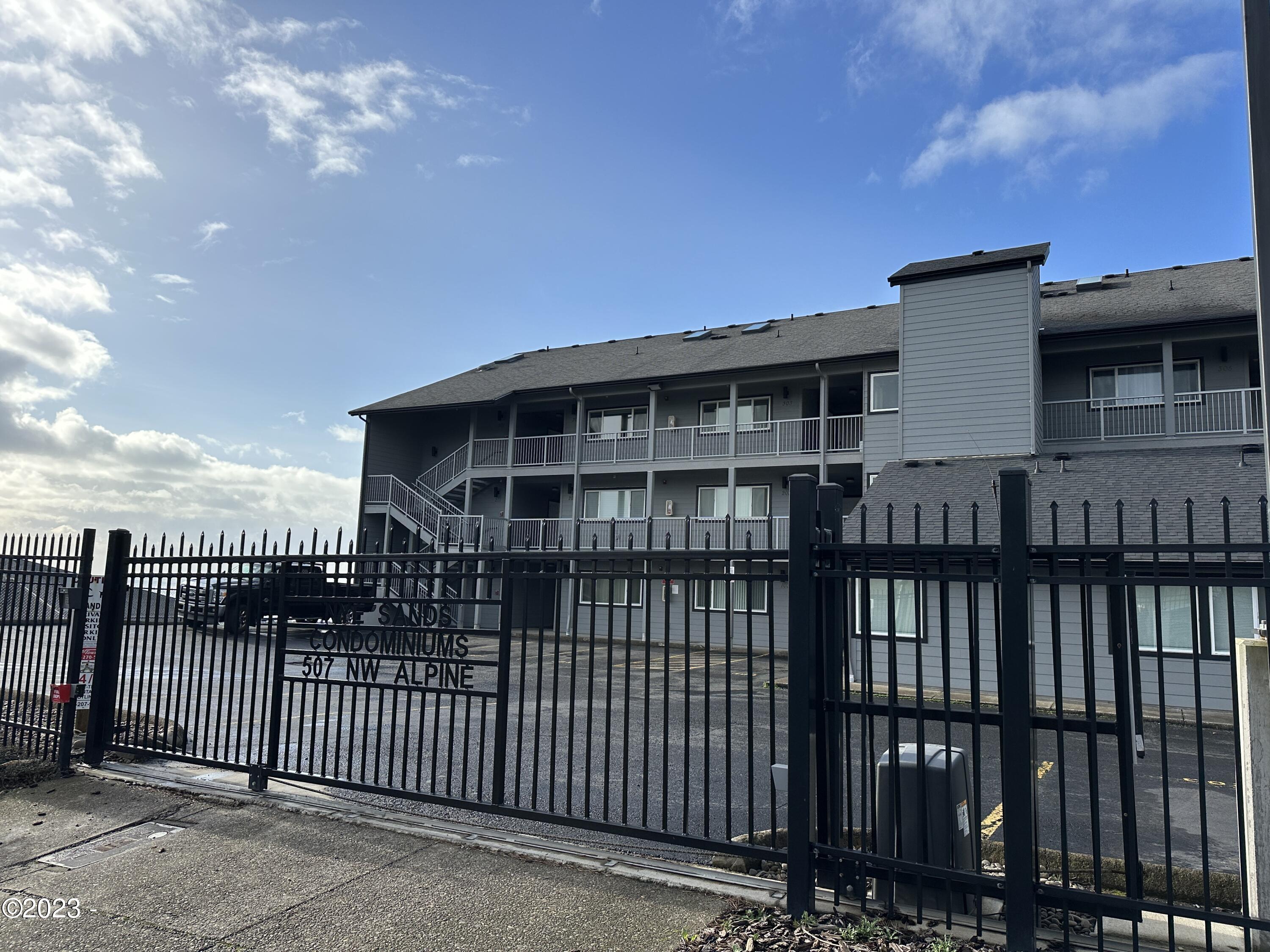 507 NW Alpine Street, 303