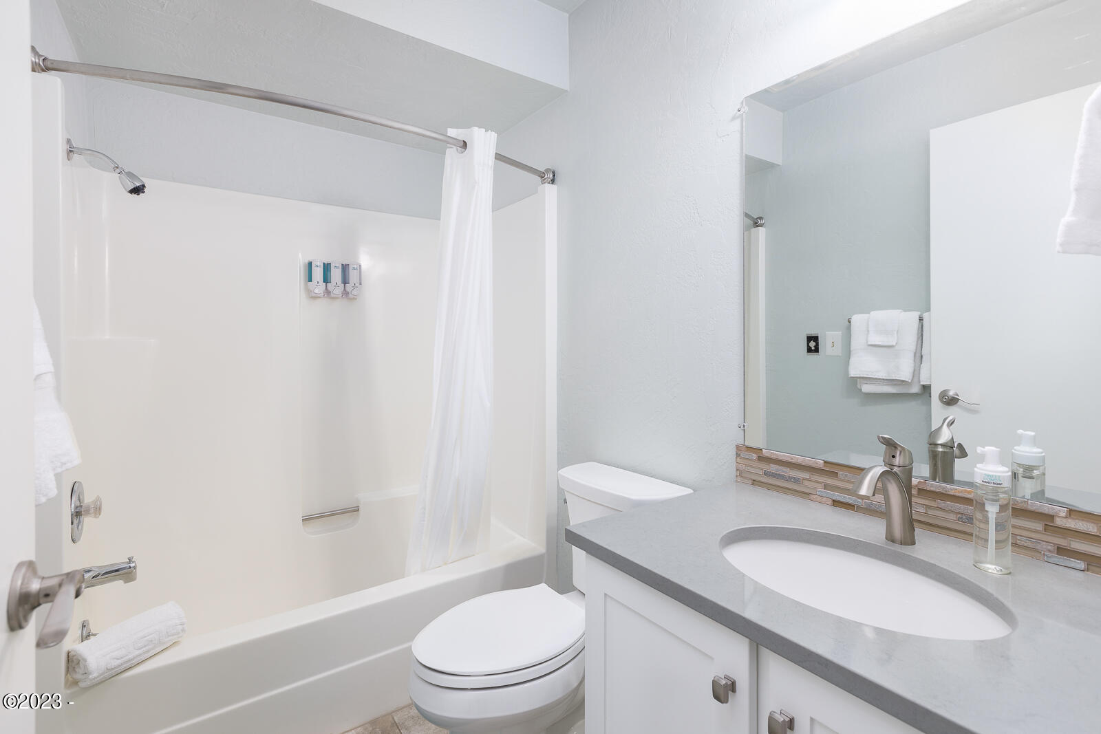 507 NW Alpine Street, 303