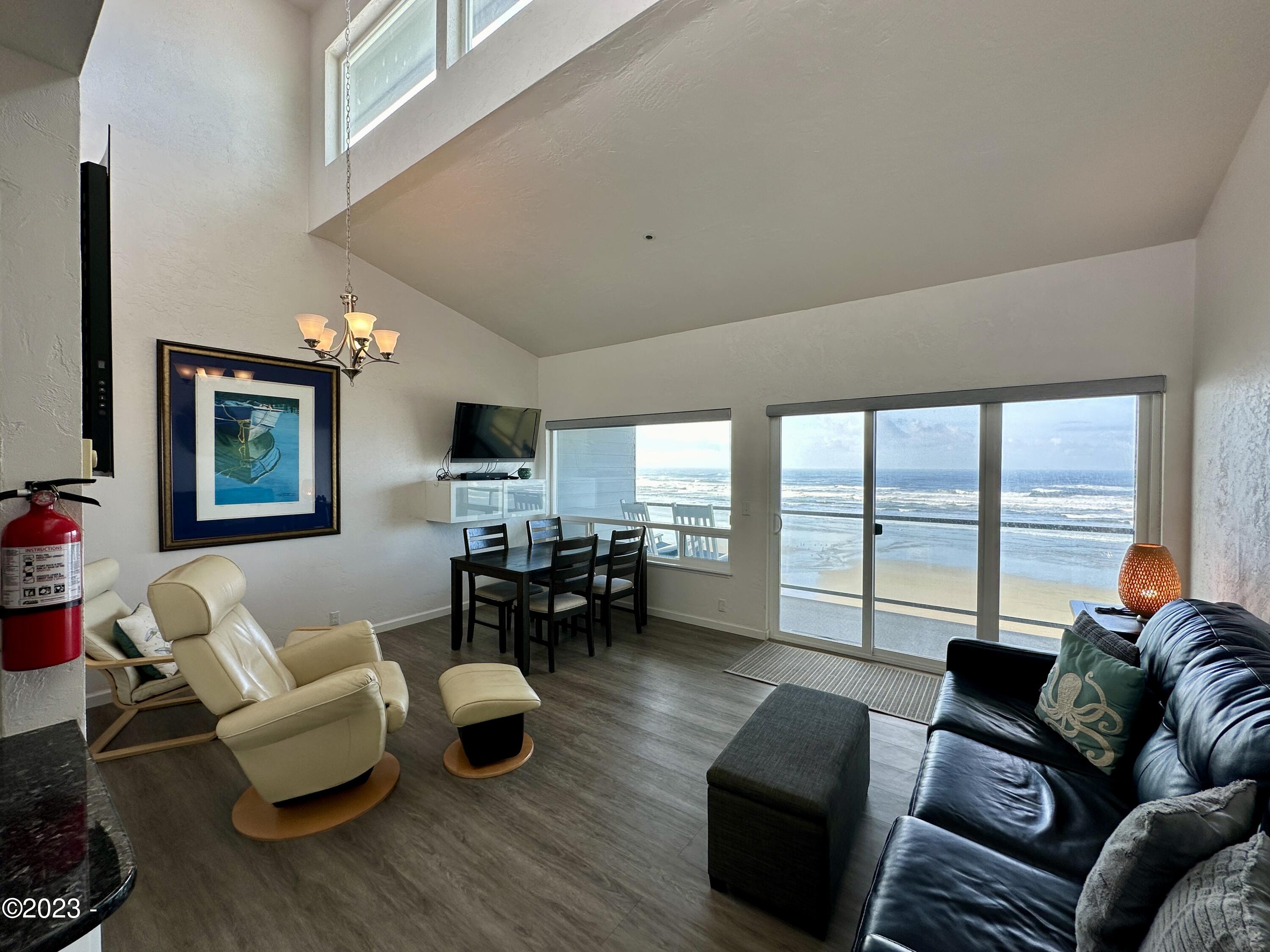 507 NW Alpine Street, 303